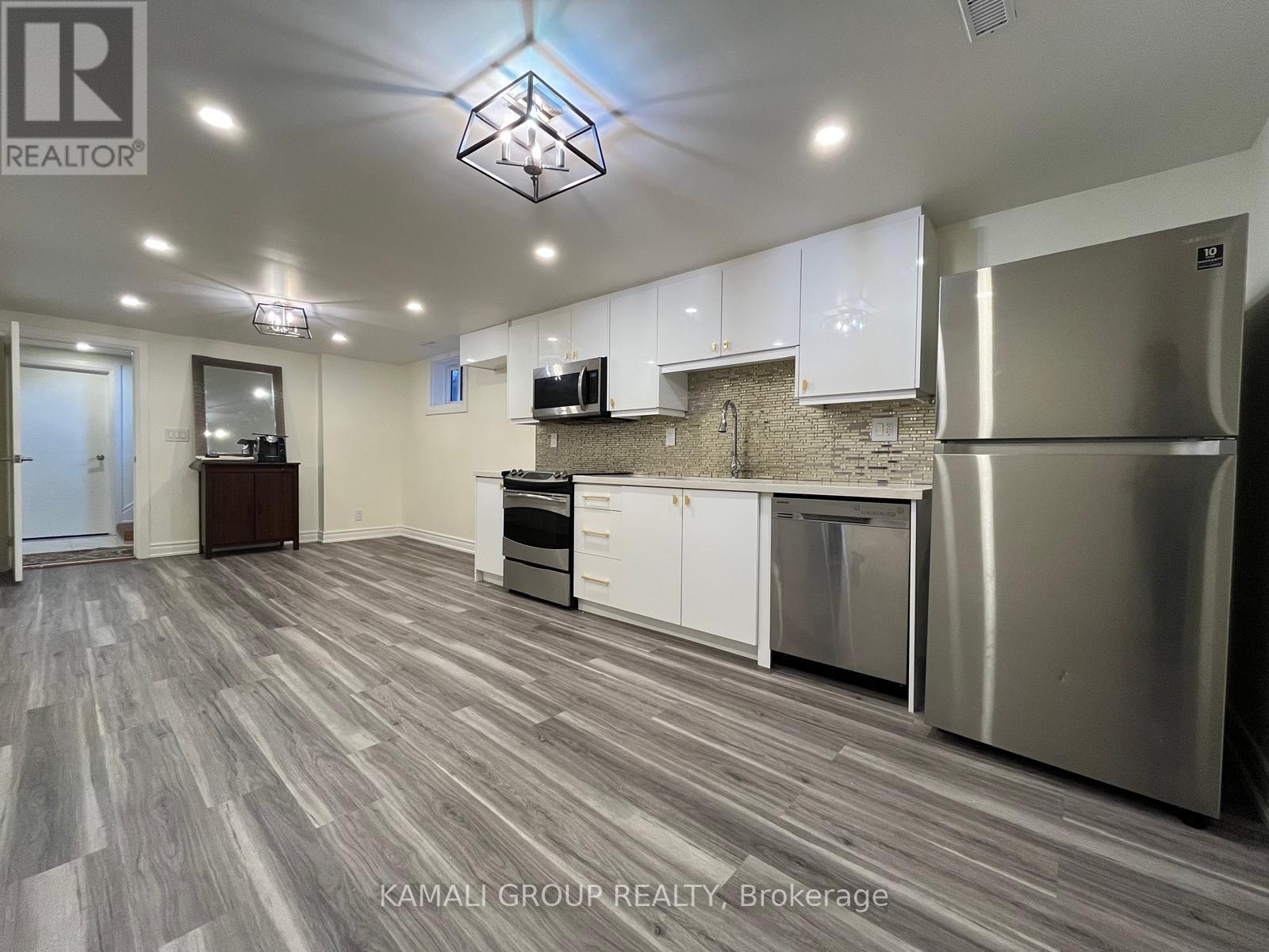 Photo 1 of Bsmt 16 Mosedale Crescent, Toronto ON