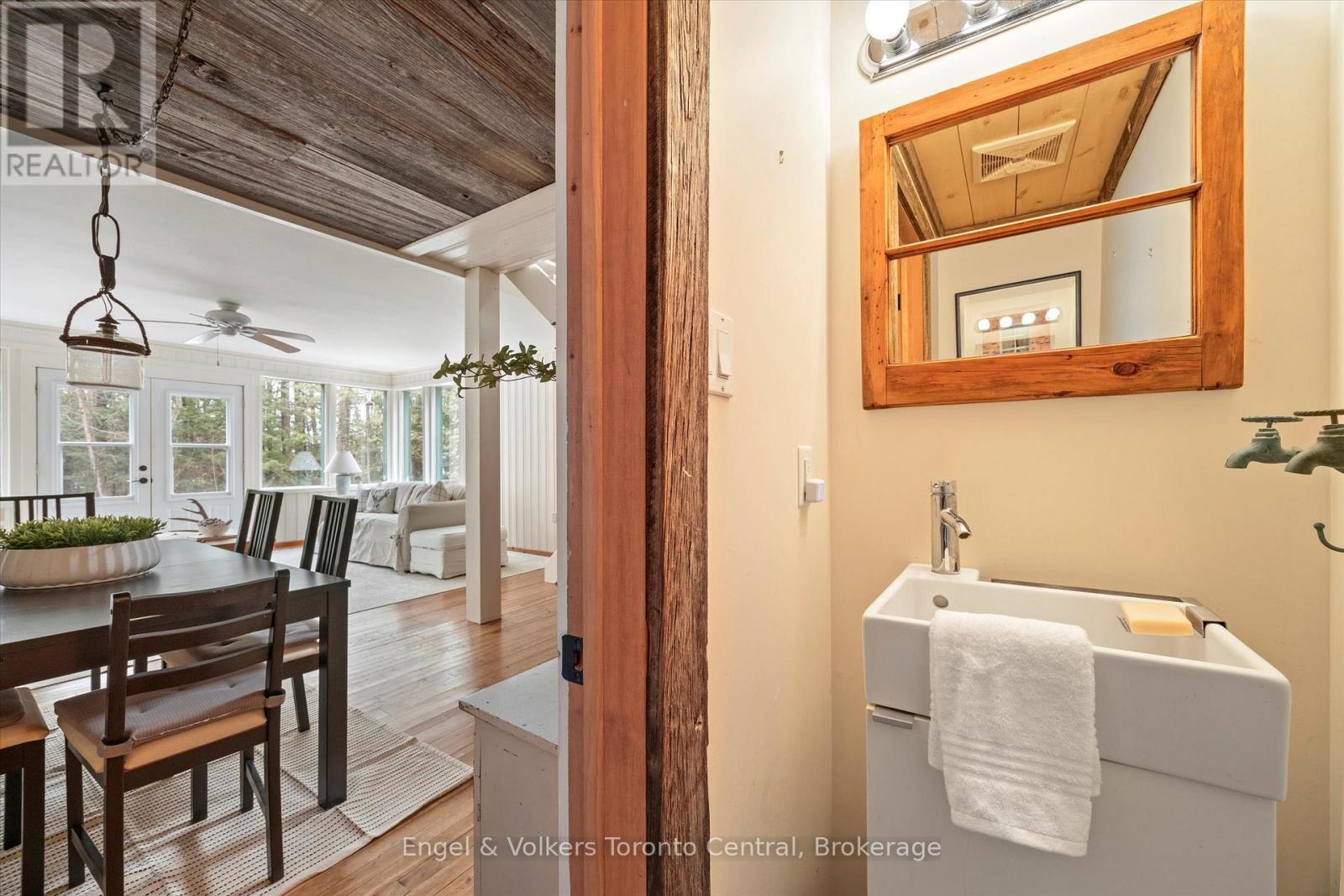 Photo 17 of 2 1196 Cranberry Road, Muskoka Lakes ON