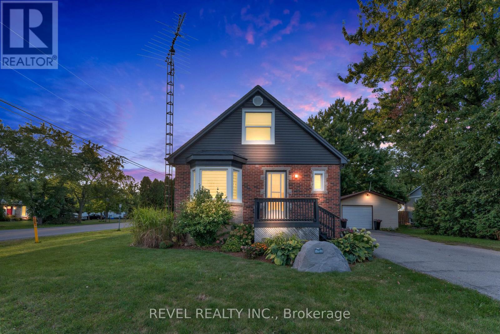 Photo 2 of 680 Woodburn Road, Hamilton ON
