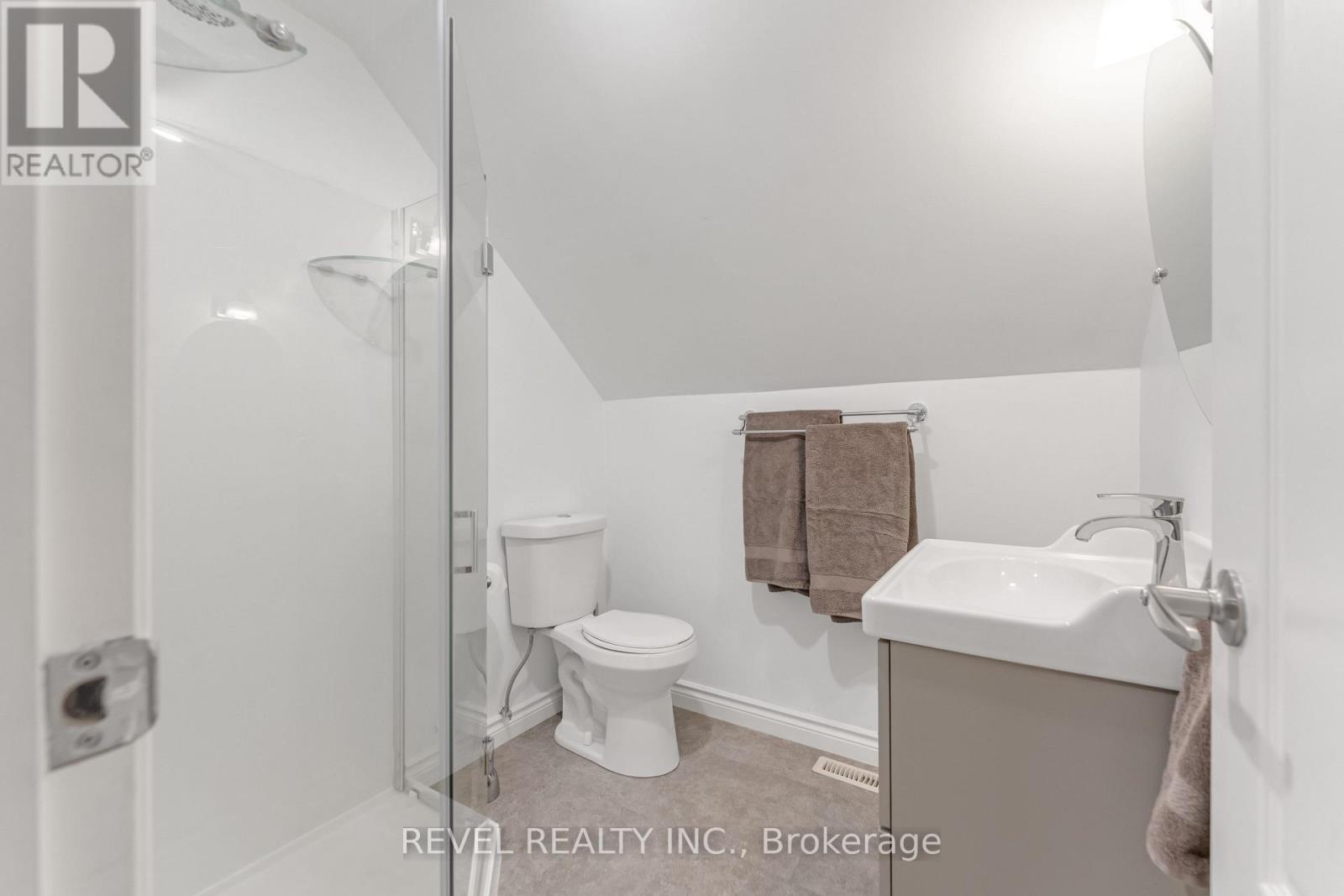 Photo 25 of 680 Woodburn Road, Hamilton ON