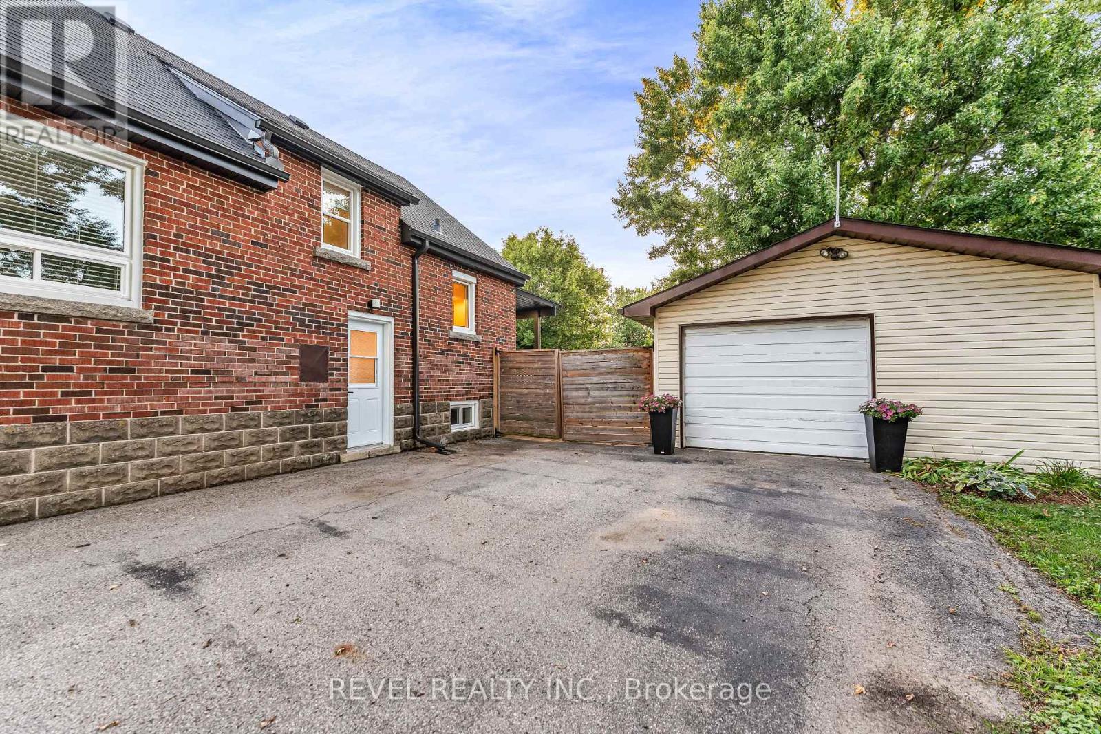 Photo 33 of 680 Woodburn Road, Hamilton ON