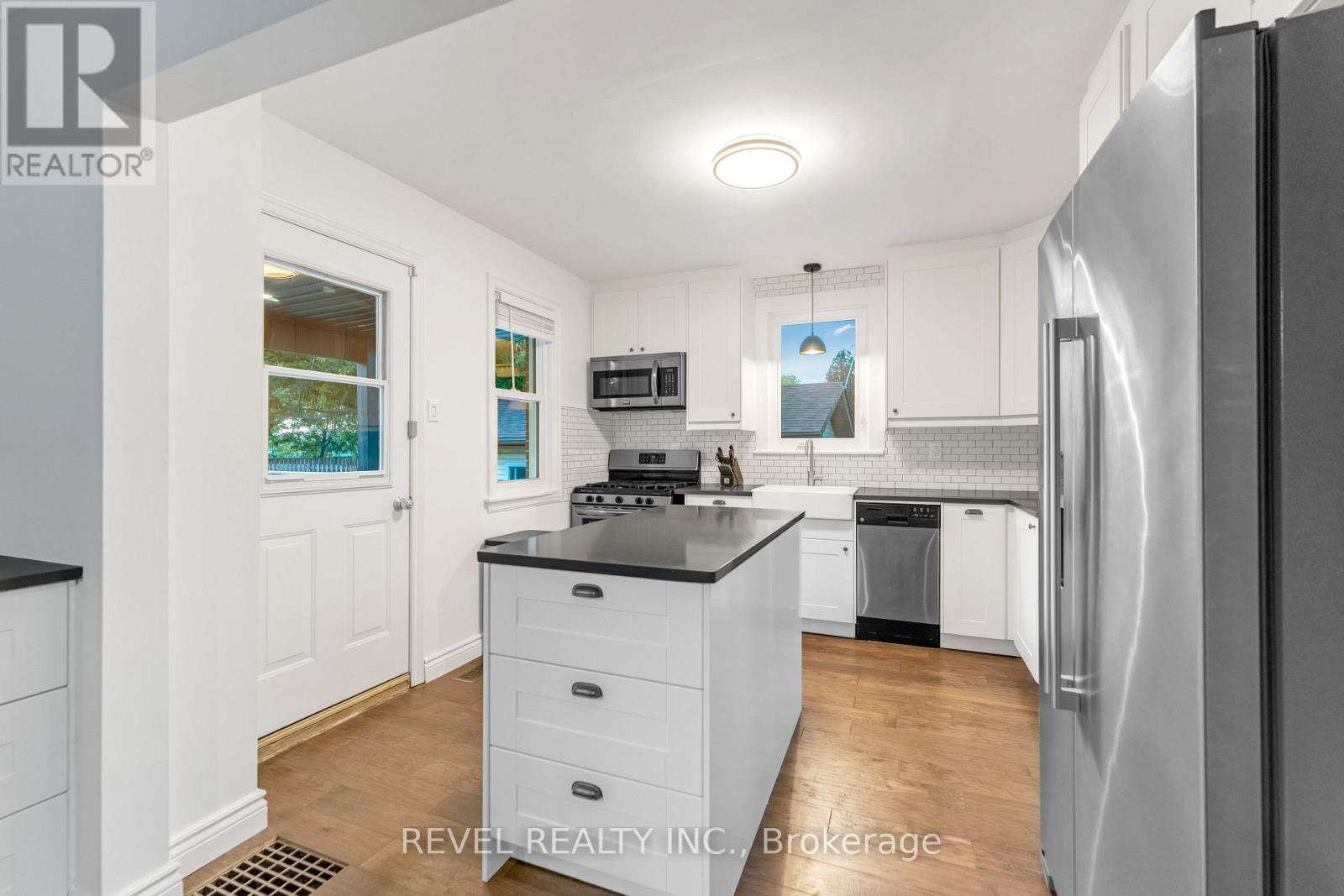 Photo 8 of 680 Woodburn Road, Hamilton ON