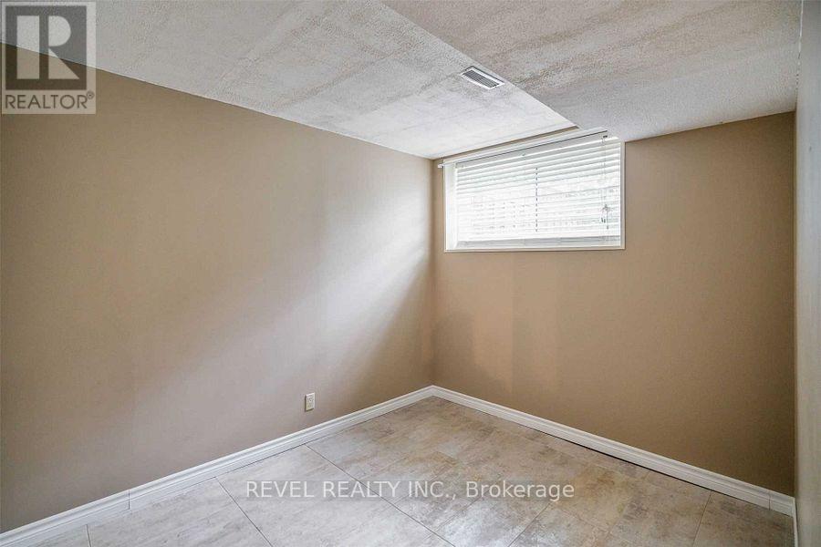 Photo 5 of Bsmt 74 Green Maple Drive, St Catharines ON