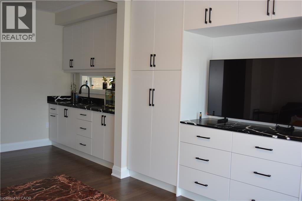 Photo 10 of 559 Balsam Poplar Street, Waterloo ON