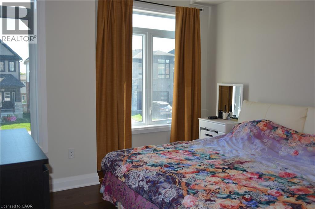 Photo 11 of 559 Balsam Poplar Street, Waterloo ON