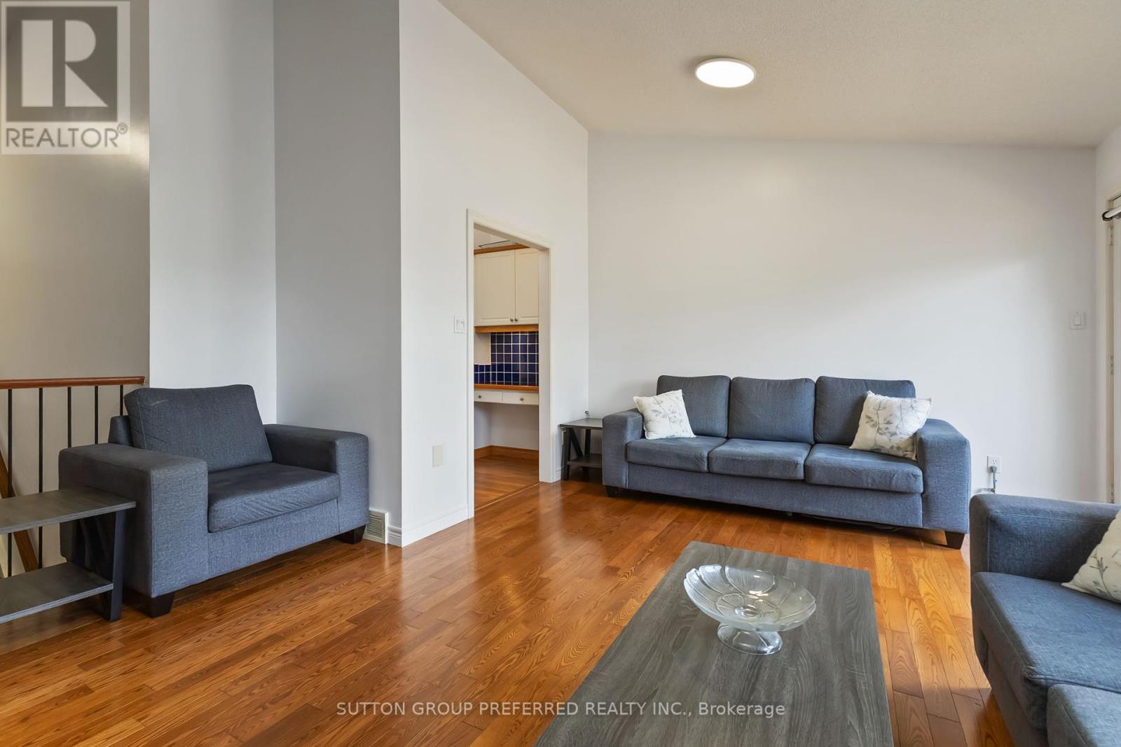 Photo 13 of 2 617 Wharncliffe Road S, London South ON
