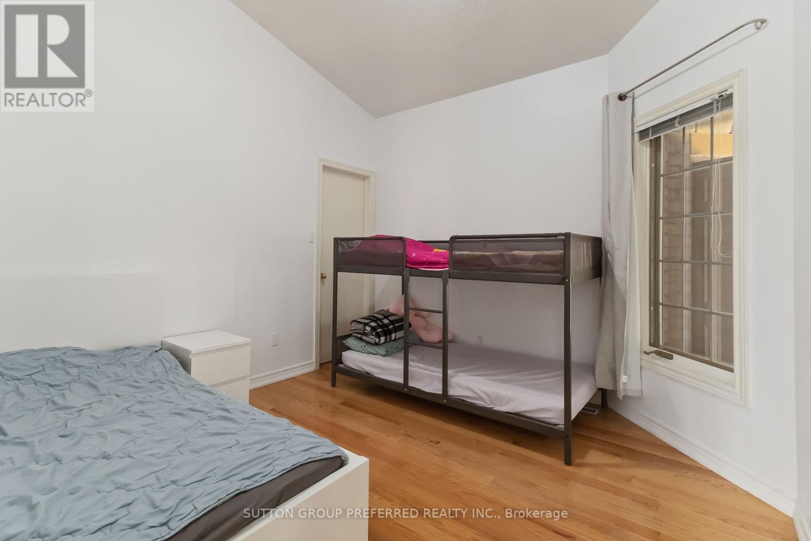 Photo 23 of 2 617 Wharncliffe Road S, London South ON