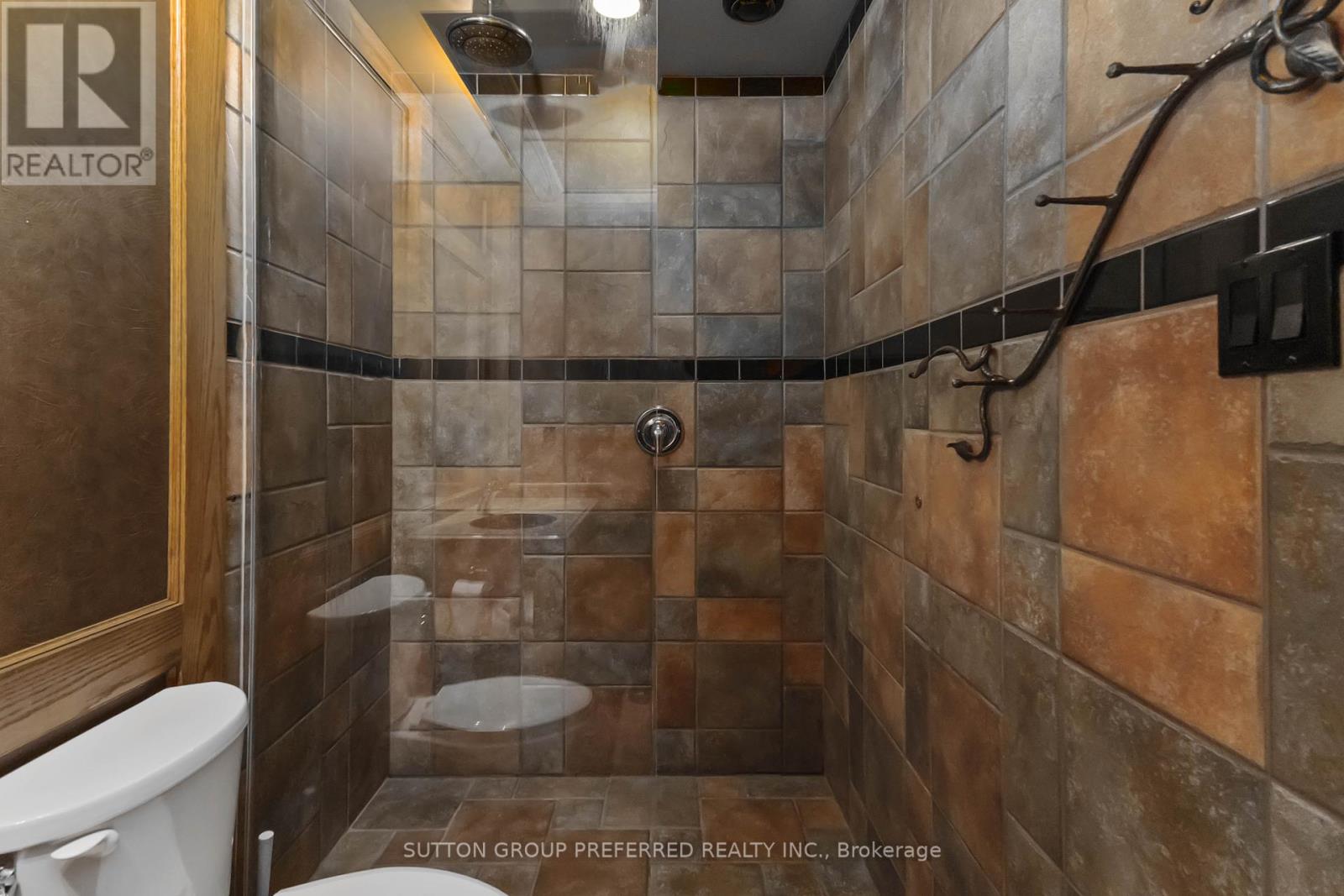 Photo 26 of 2 617 Wharncliffe Road S, London South ON