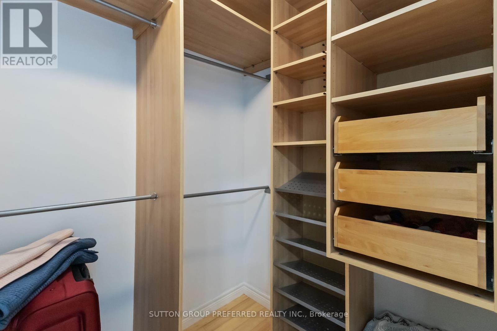Photo 29 of 2 617 Wharncliffe Road S, London South ON