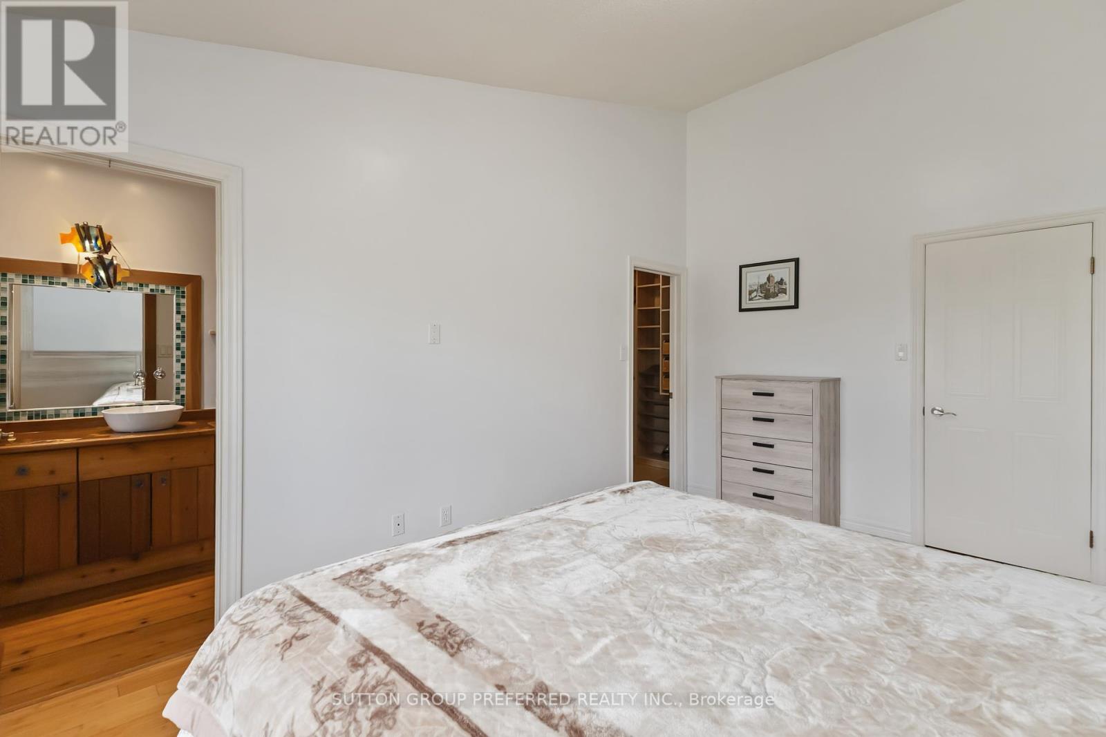 Photo 30 of 2 617 Wharncliffe Road S, London South ON