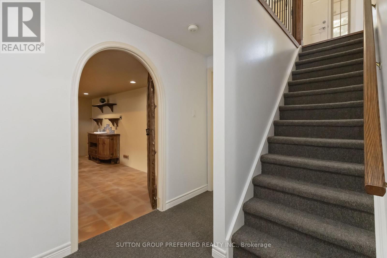 Photo 33 of 2 617 Wharncliffe Road S, London South ON