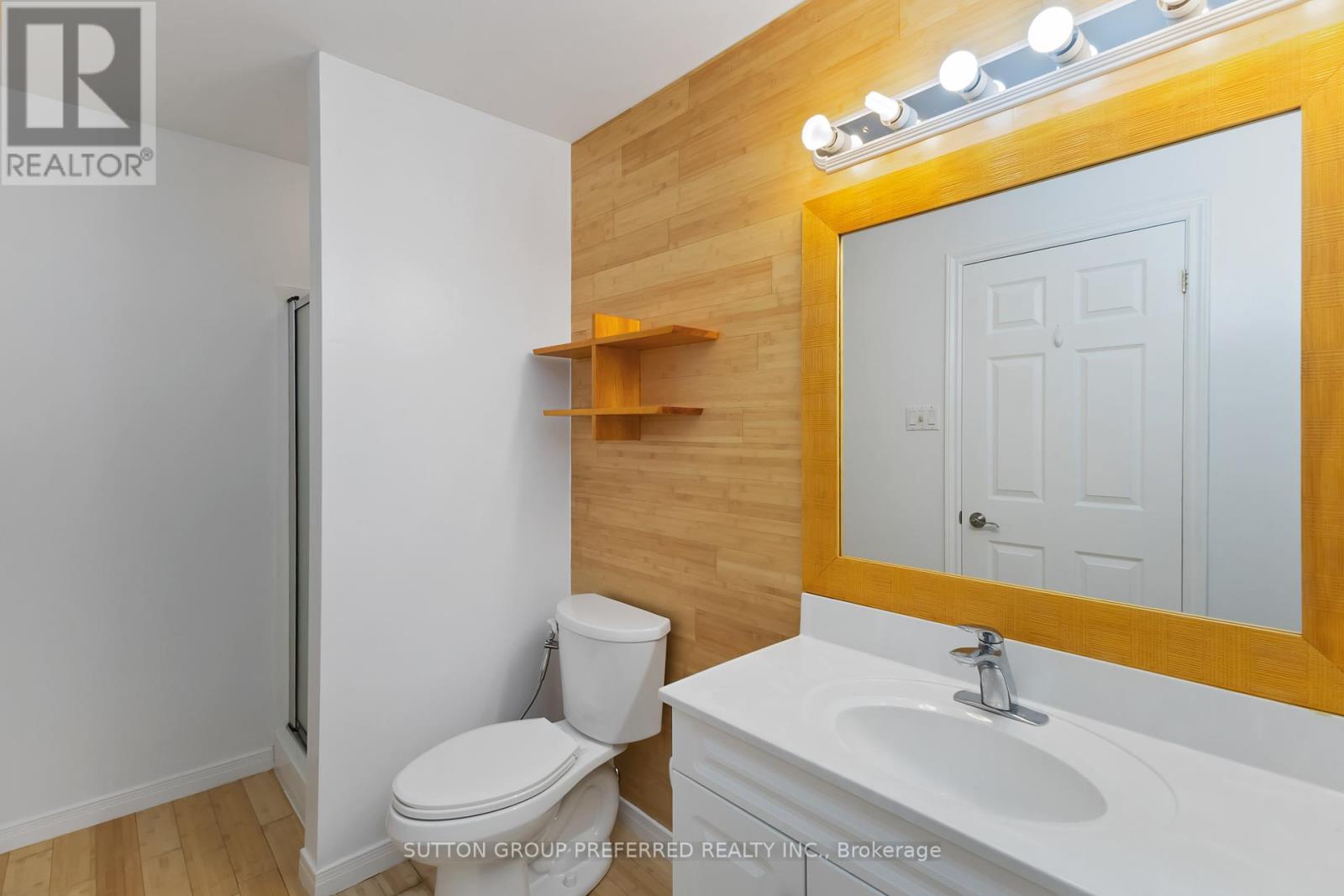Photo 40 of 2 617 Wharncliffe Road S, London South ON