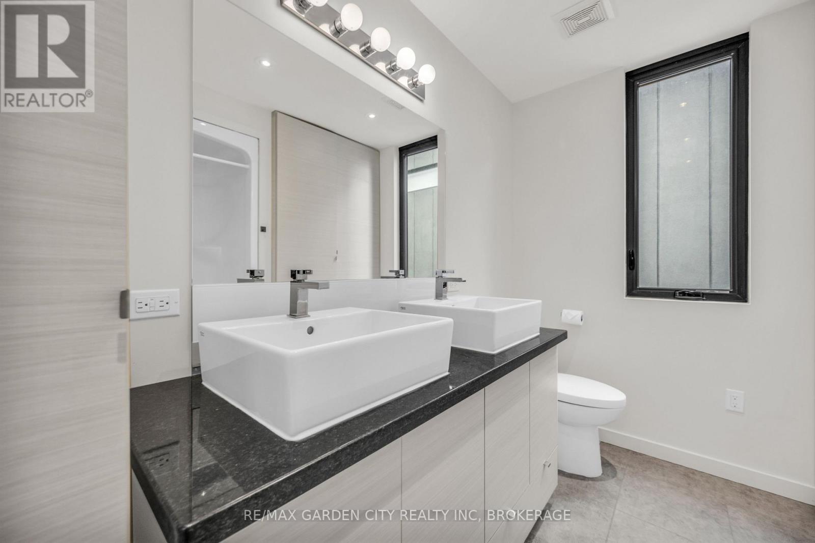 Photo 32 of 12 1 2 Beamer Court, Thorold ON