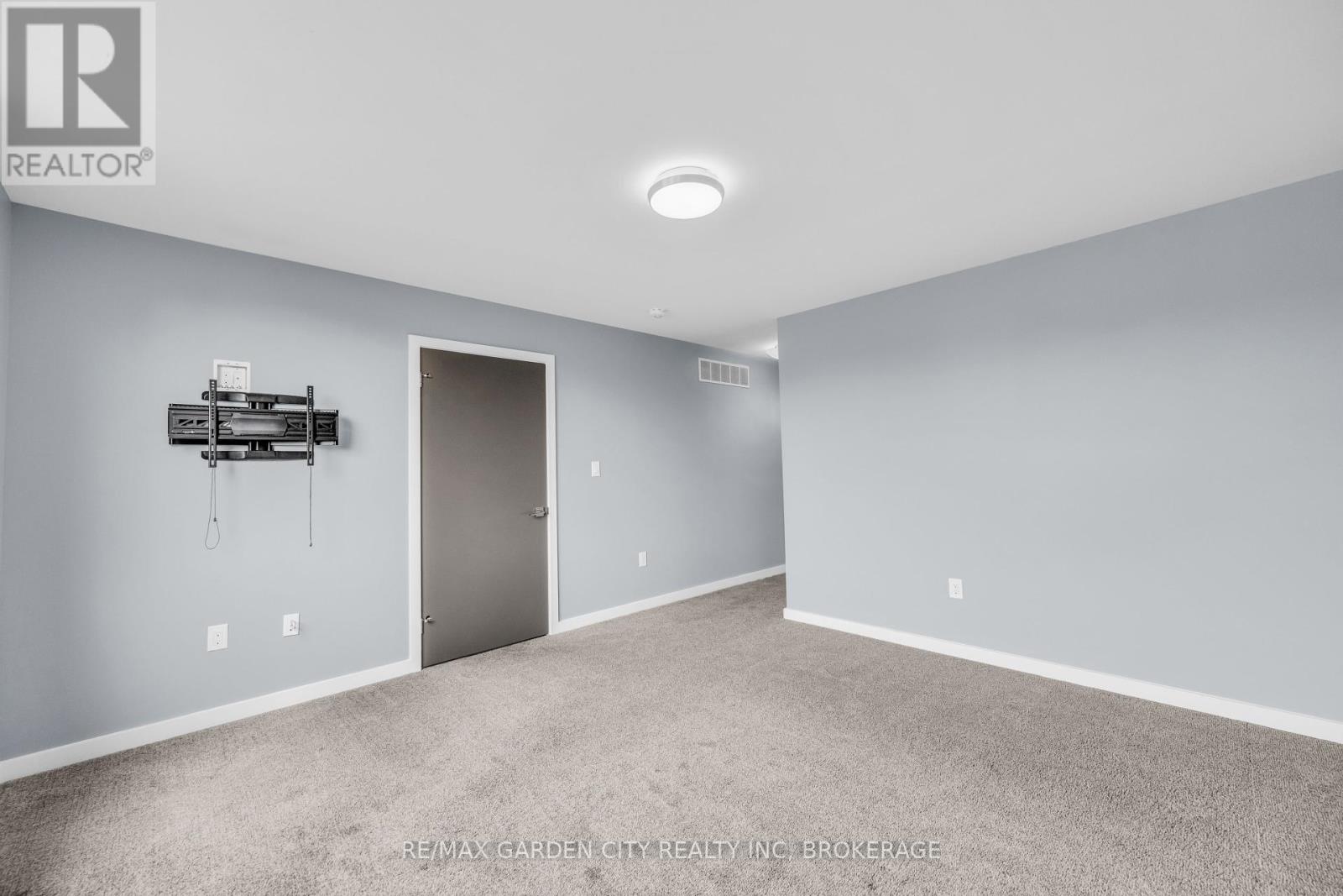Photo 26 of 12 1 2 Beamer Court, Thorold ON