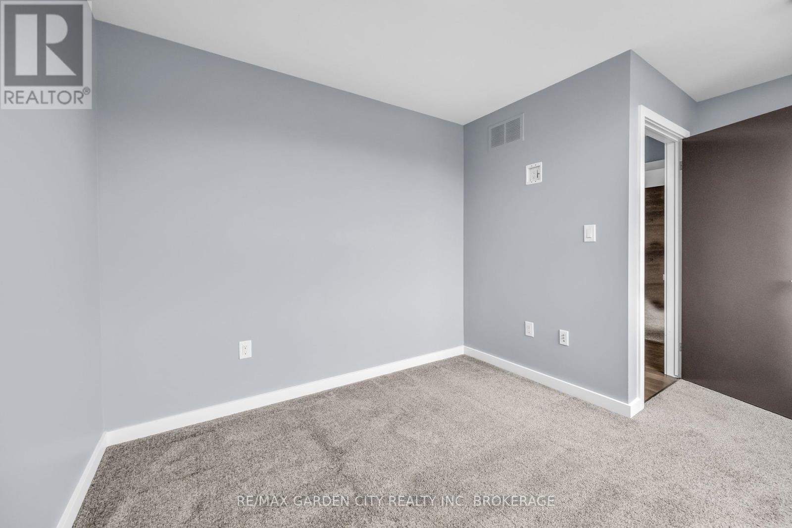 Photo 34 of 12 1 2 Beamer Court, Thorold ON