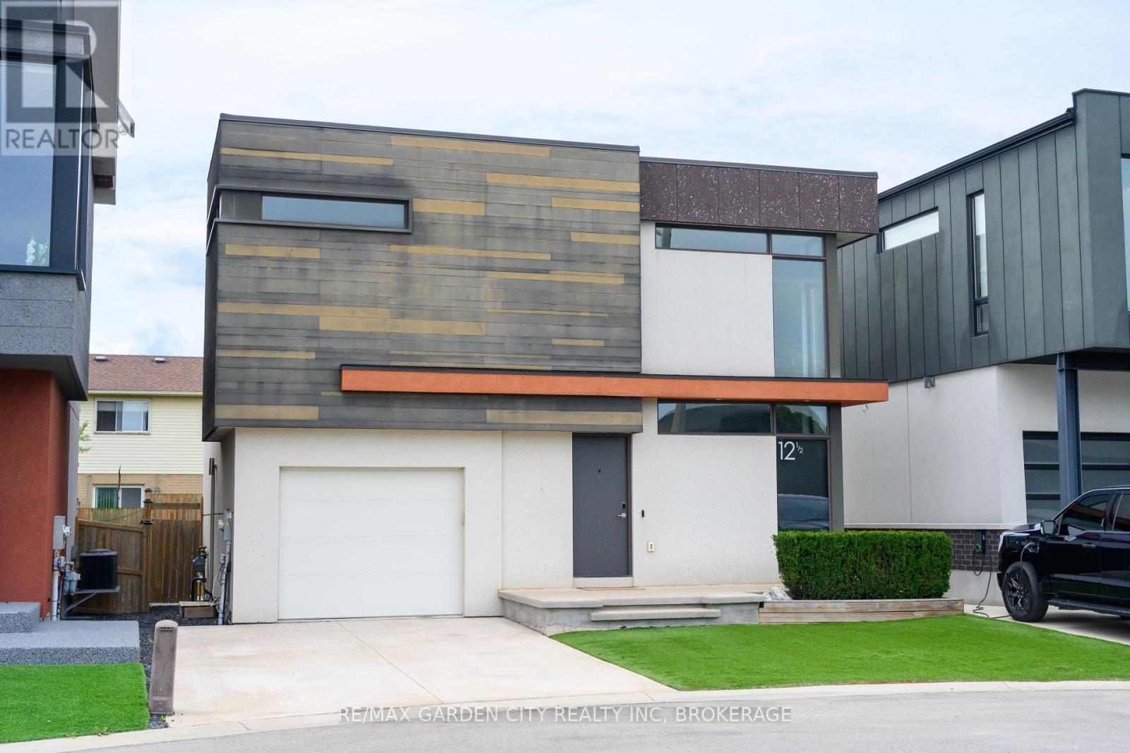 Photo 49 of 12 1 2 Beamer Court, Thorold ON