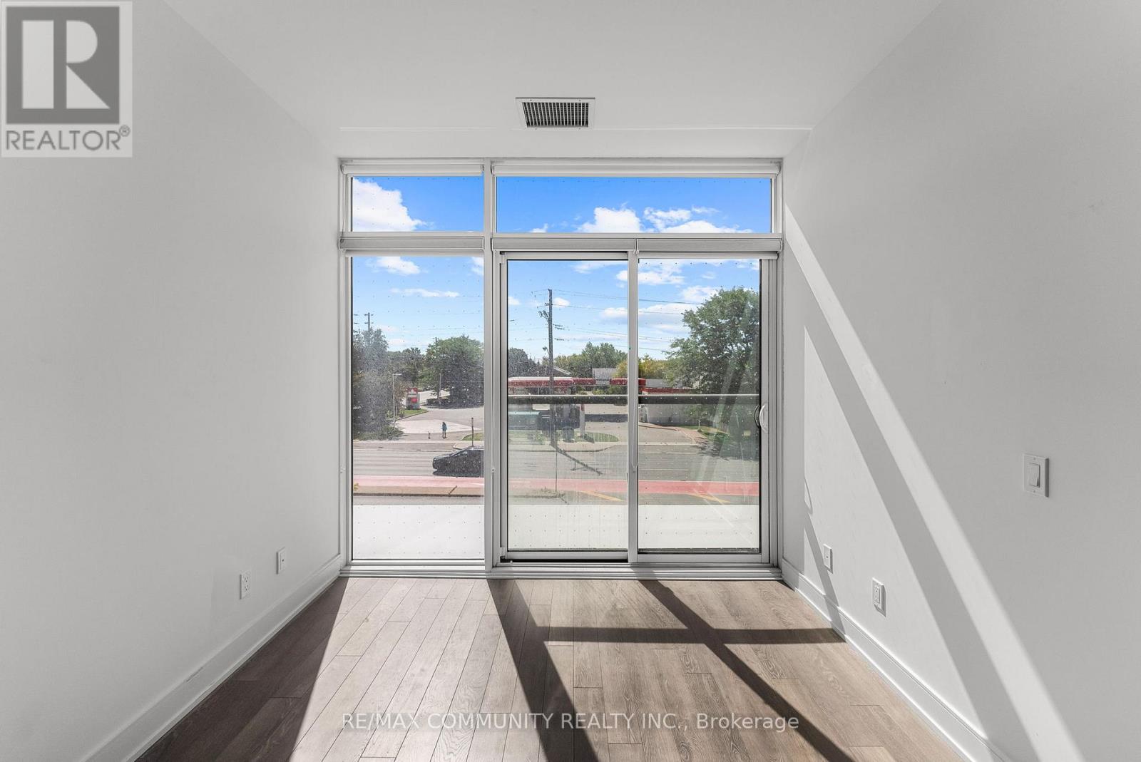 Photo 8 of 206 1350 Ellesmere Road, Toronto ON