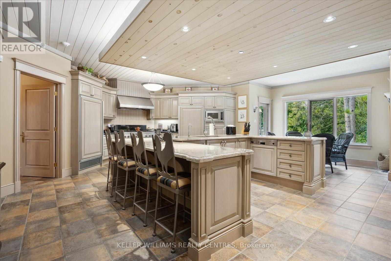 Photo 12 of 6 Country Heights Drive, Richmond Hill ON