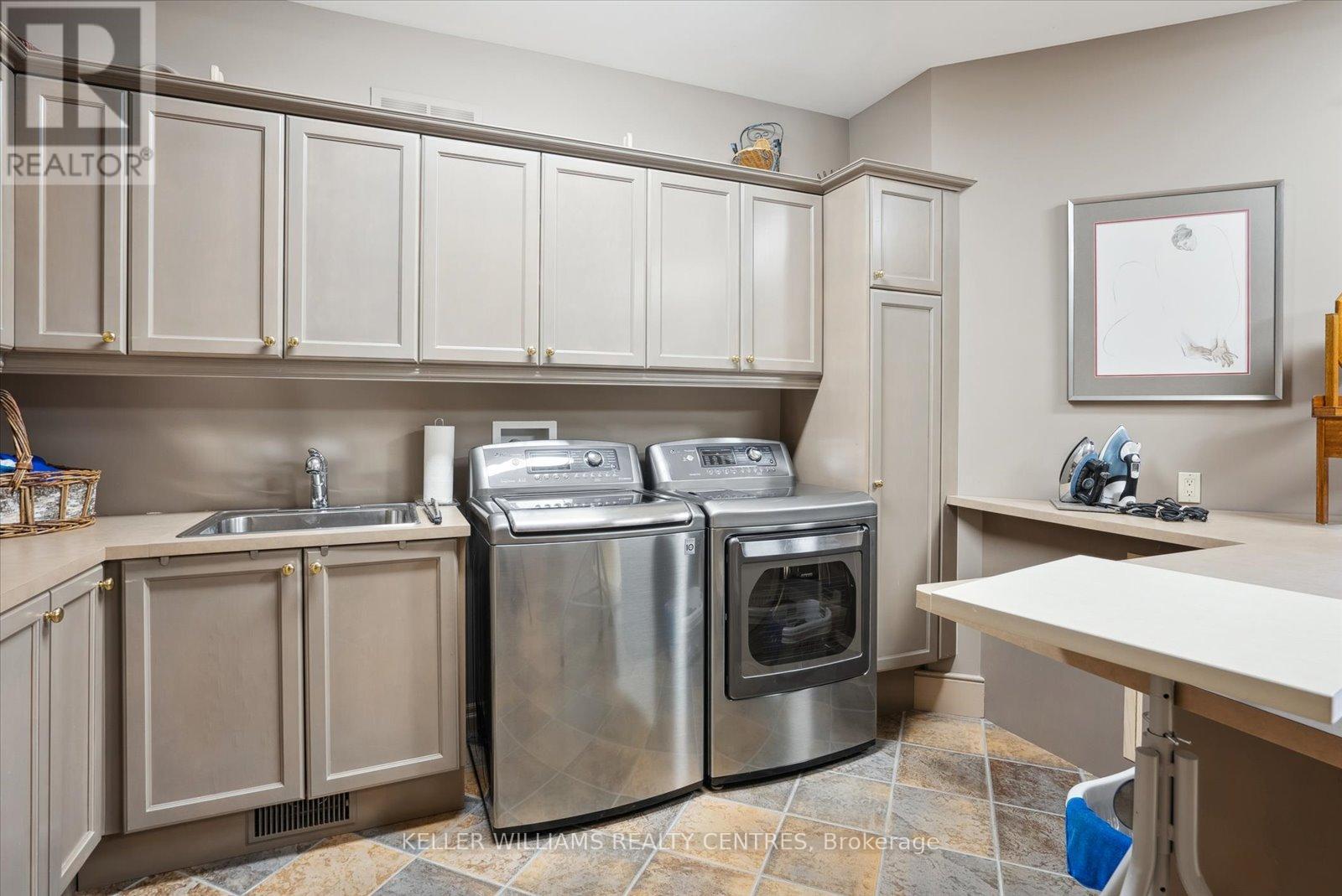 Photo 25 of 6 Country Heights Drive, Richmond Hill ON