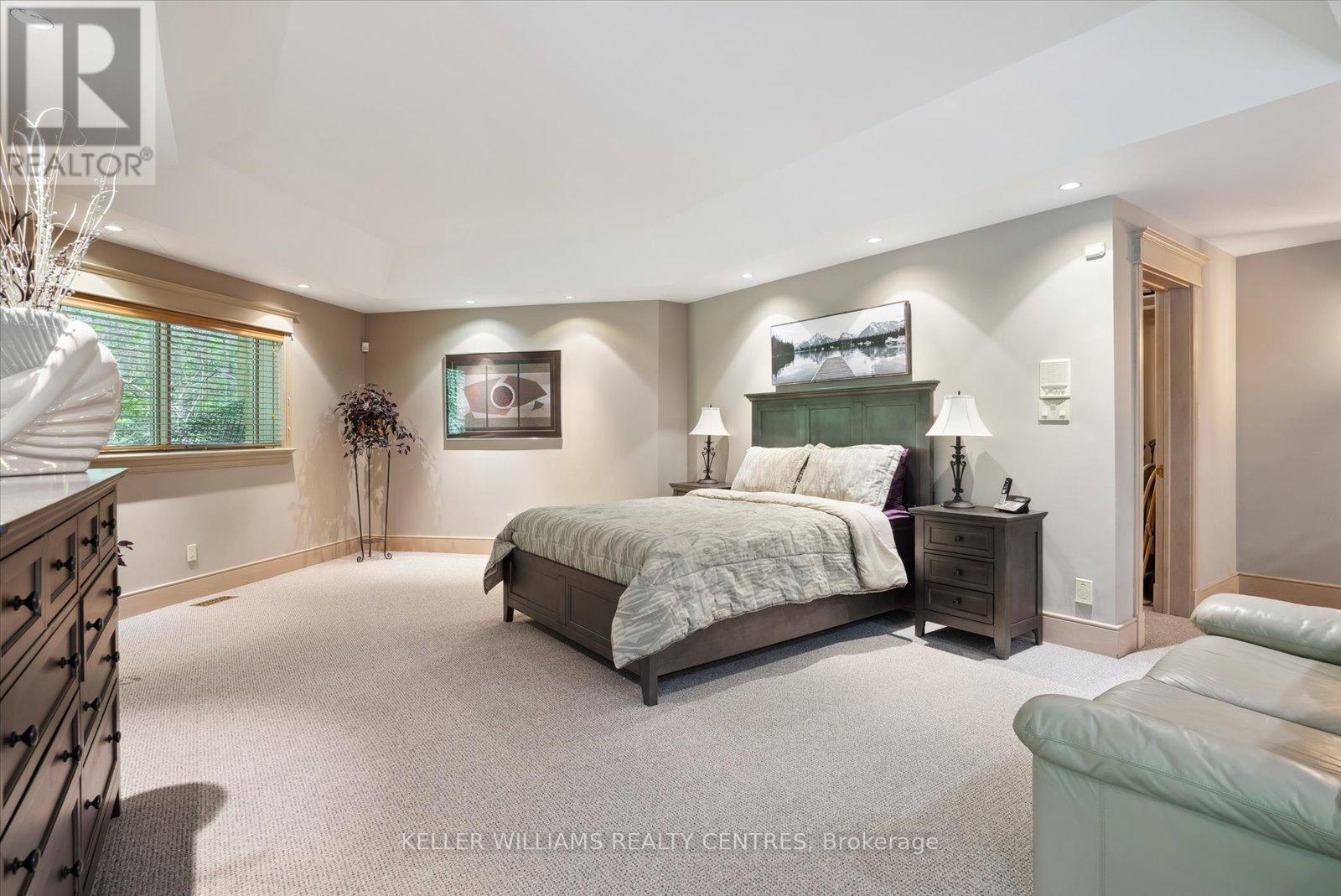 Photo 31 of 6 Country Heights Drive, Richmond Hill ON