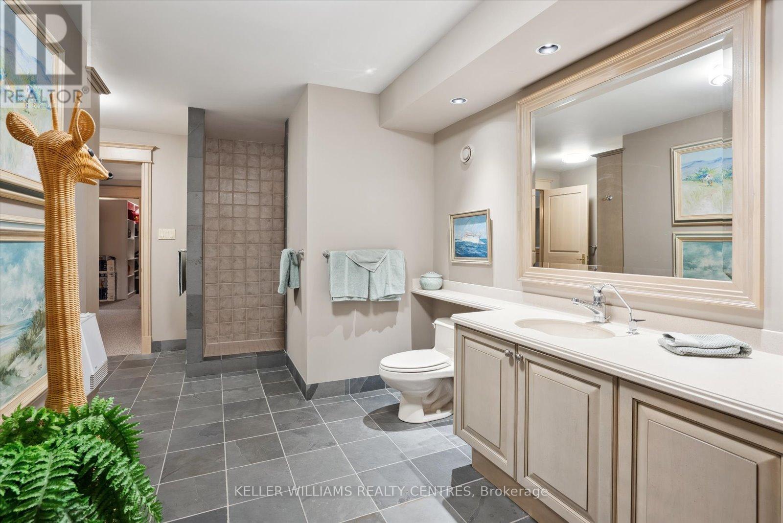 Photo 33 of 6 Country Heights Drive, Richmond Hill ON