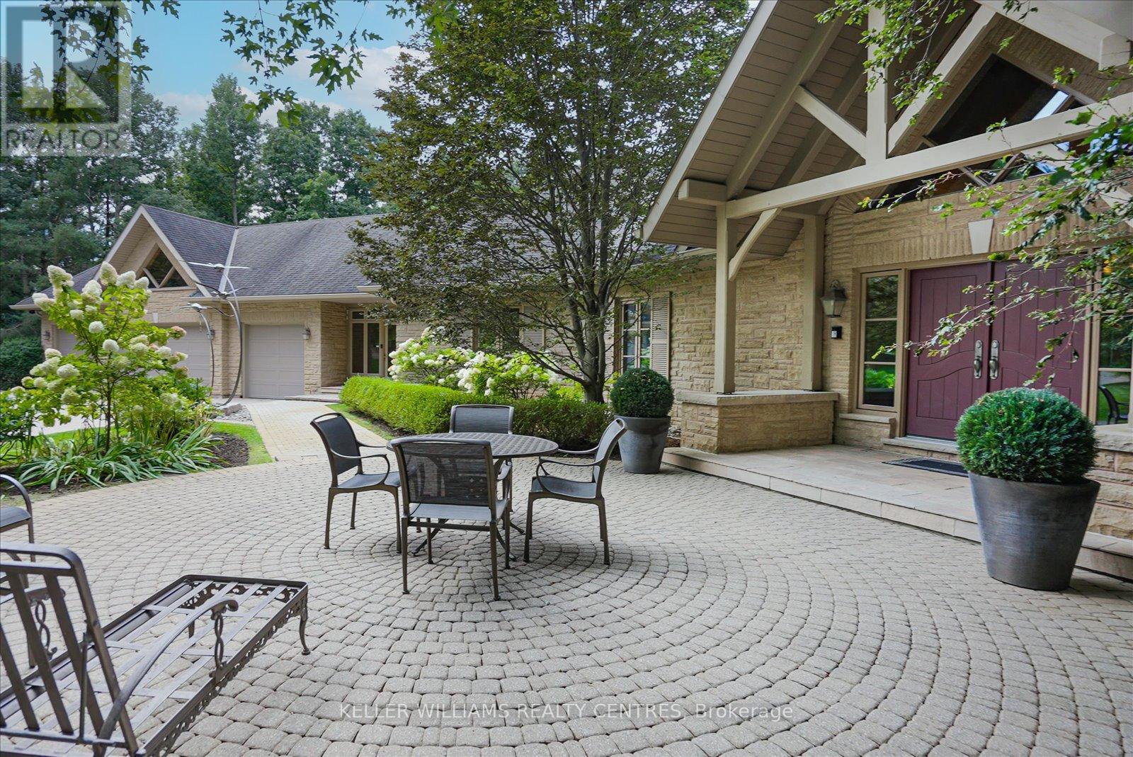 Photo 4 of 6 Country Heights Drive, Richmond Hill ON