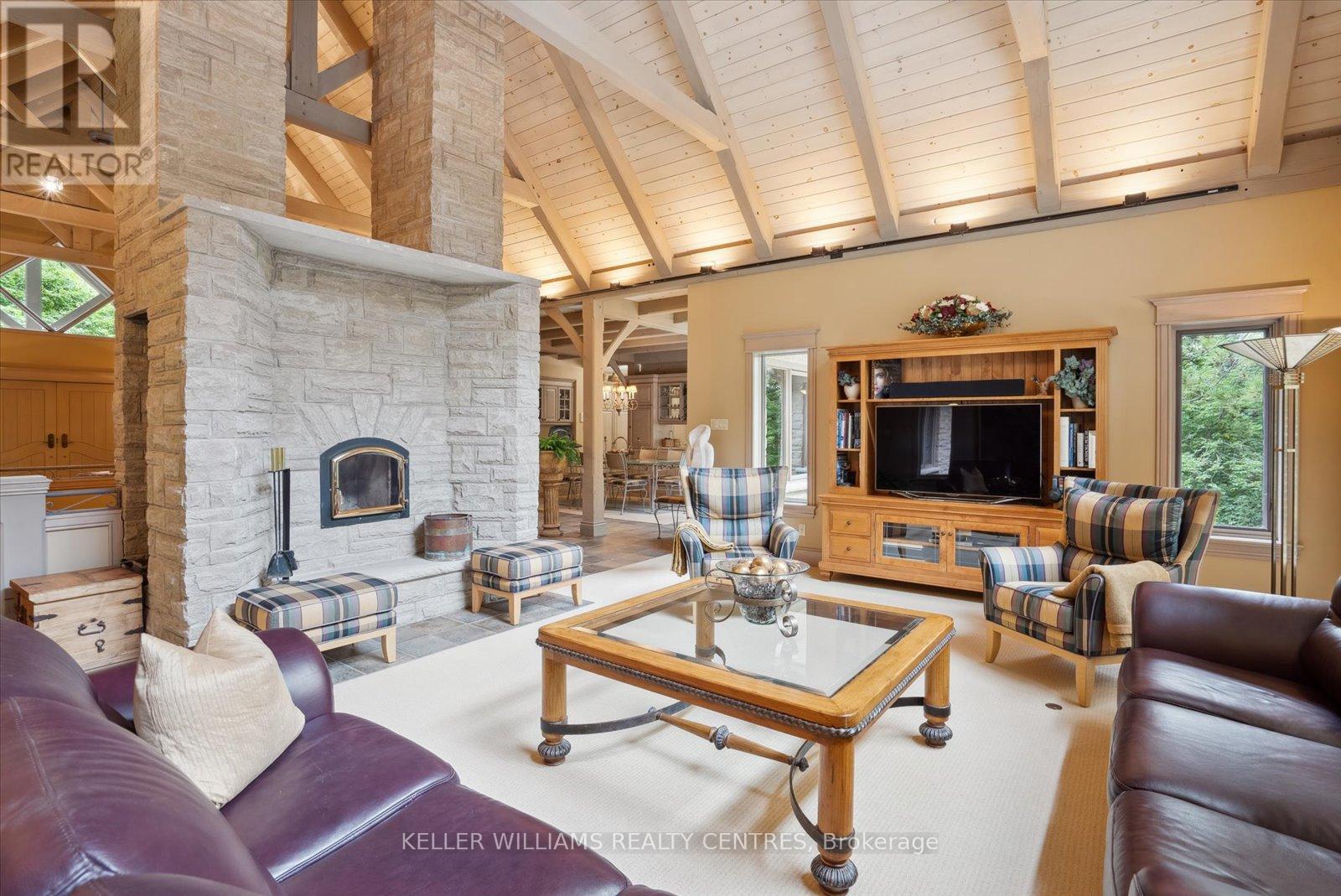 Photo 8 of 6 Country Heights Drive, Richmond Hill ON