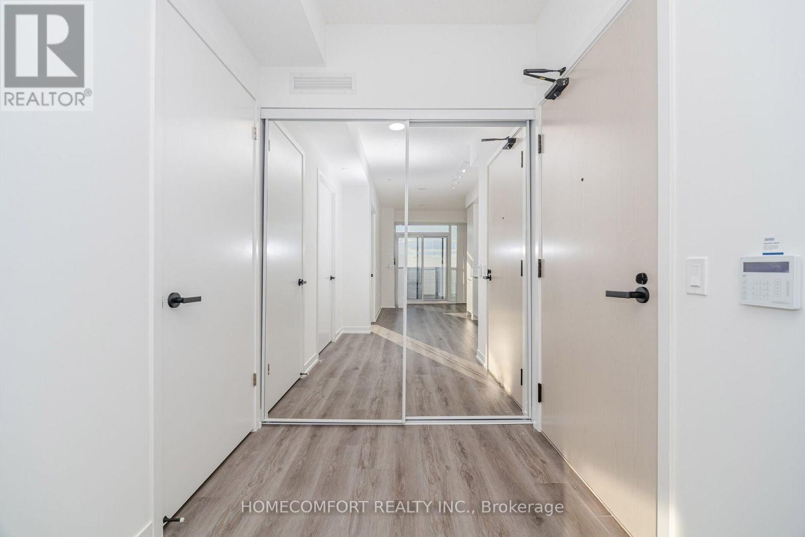 Photo 11 of 6107 225 Commerce Street, Vaughan ON
