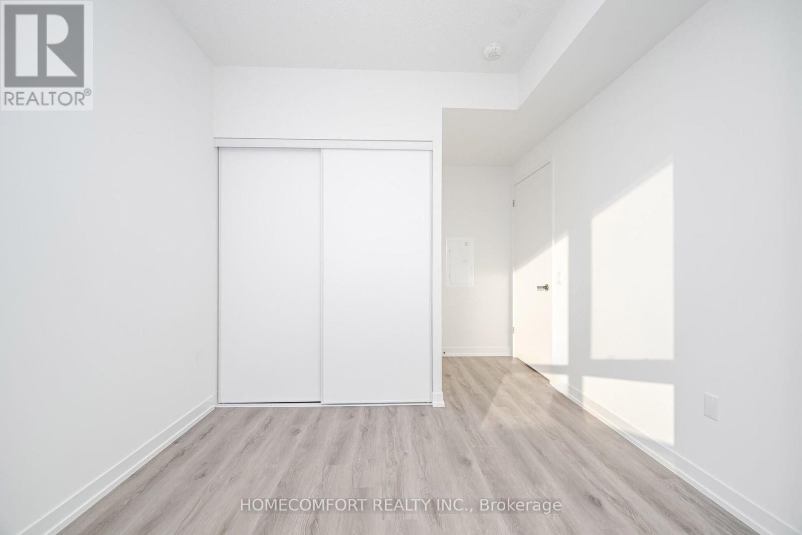 Photo 14 of 6107 225 Commerce Street, Vaughan ON
