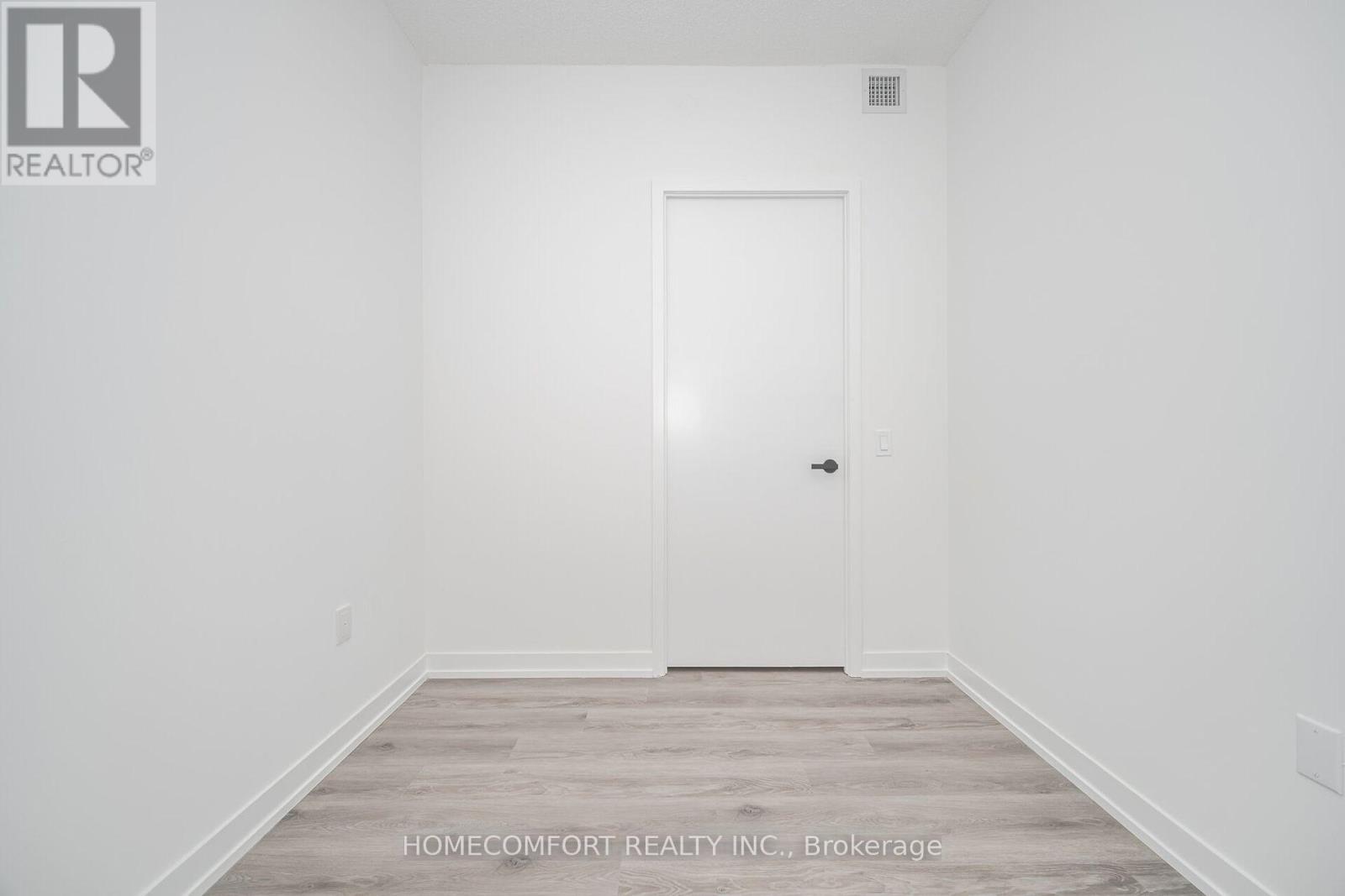 Photo 18 of 6107 225 Commerce Street, Vaughan ON