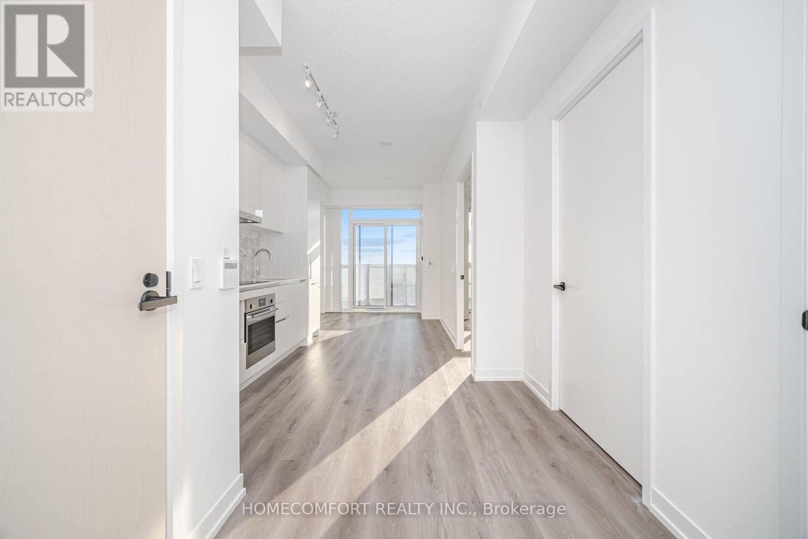 Photo 4 of 6107 225 Commerce Street, Vaughan ON