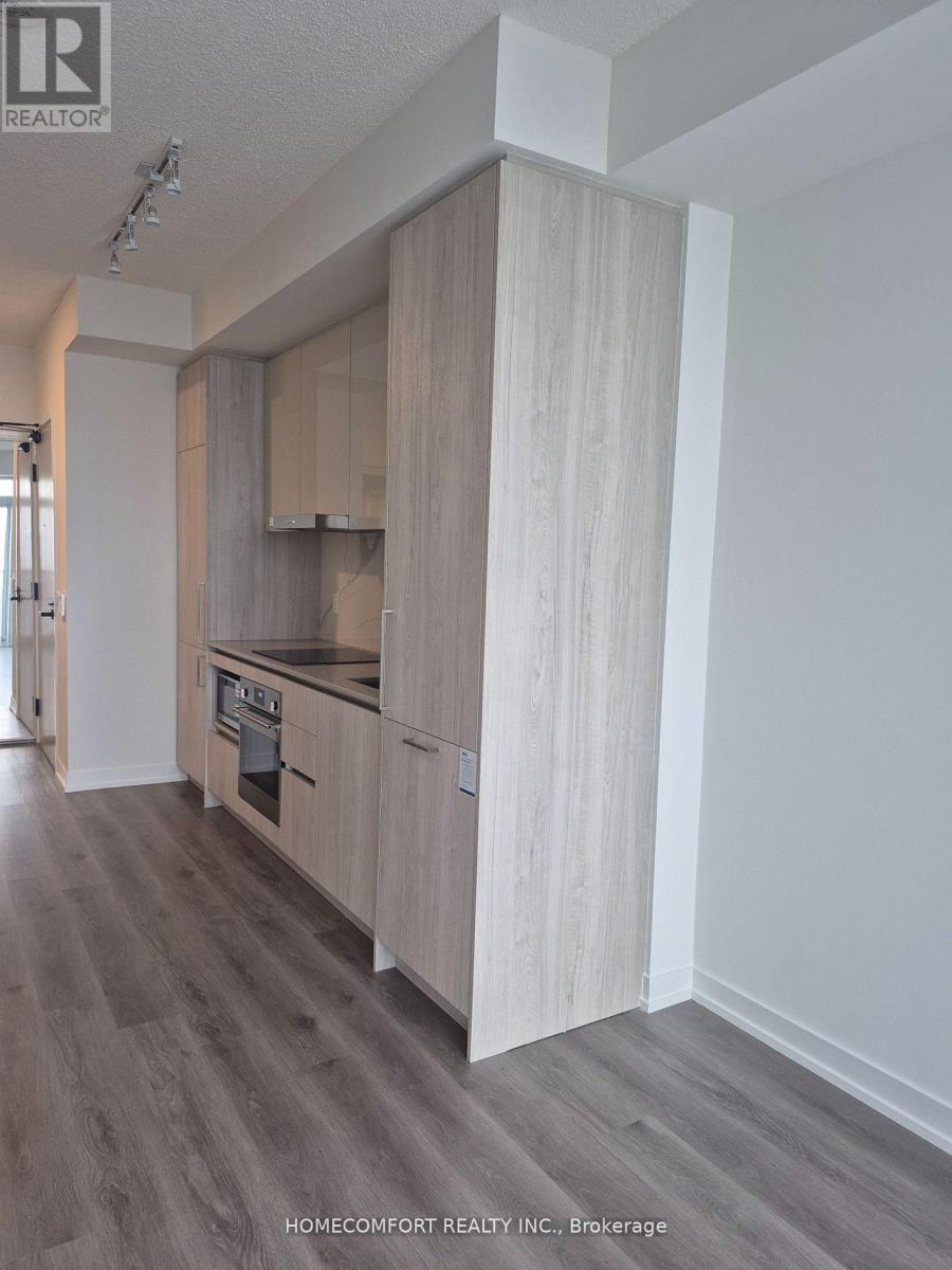 Photo 7 of 6107 225 Commerce Street, Vaughan ON