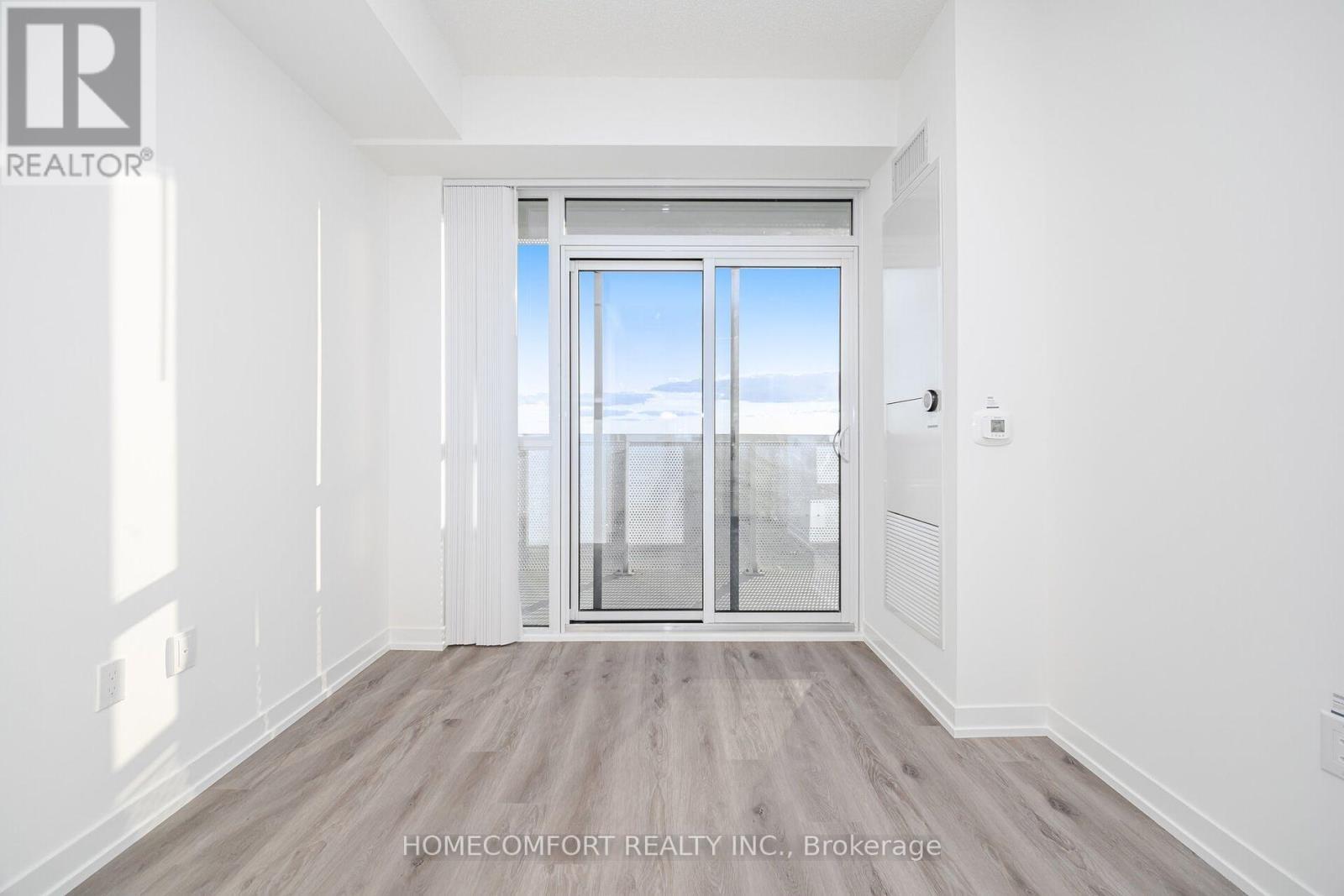 Photo 8 of 6107 225 Commerce Street, Vaughan ON