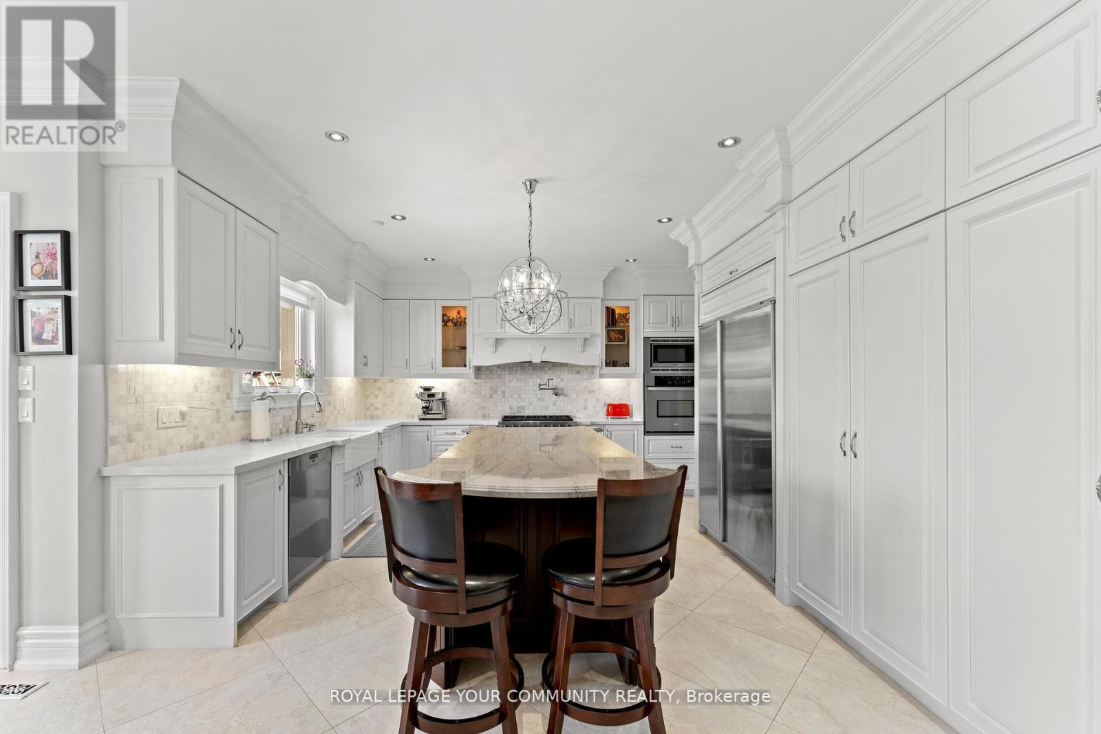Photo 11 of 118 Forest Lane Drive, Vaughan ON