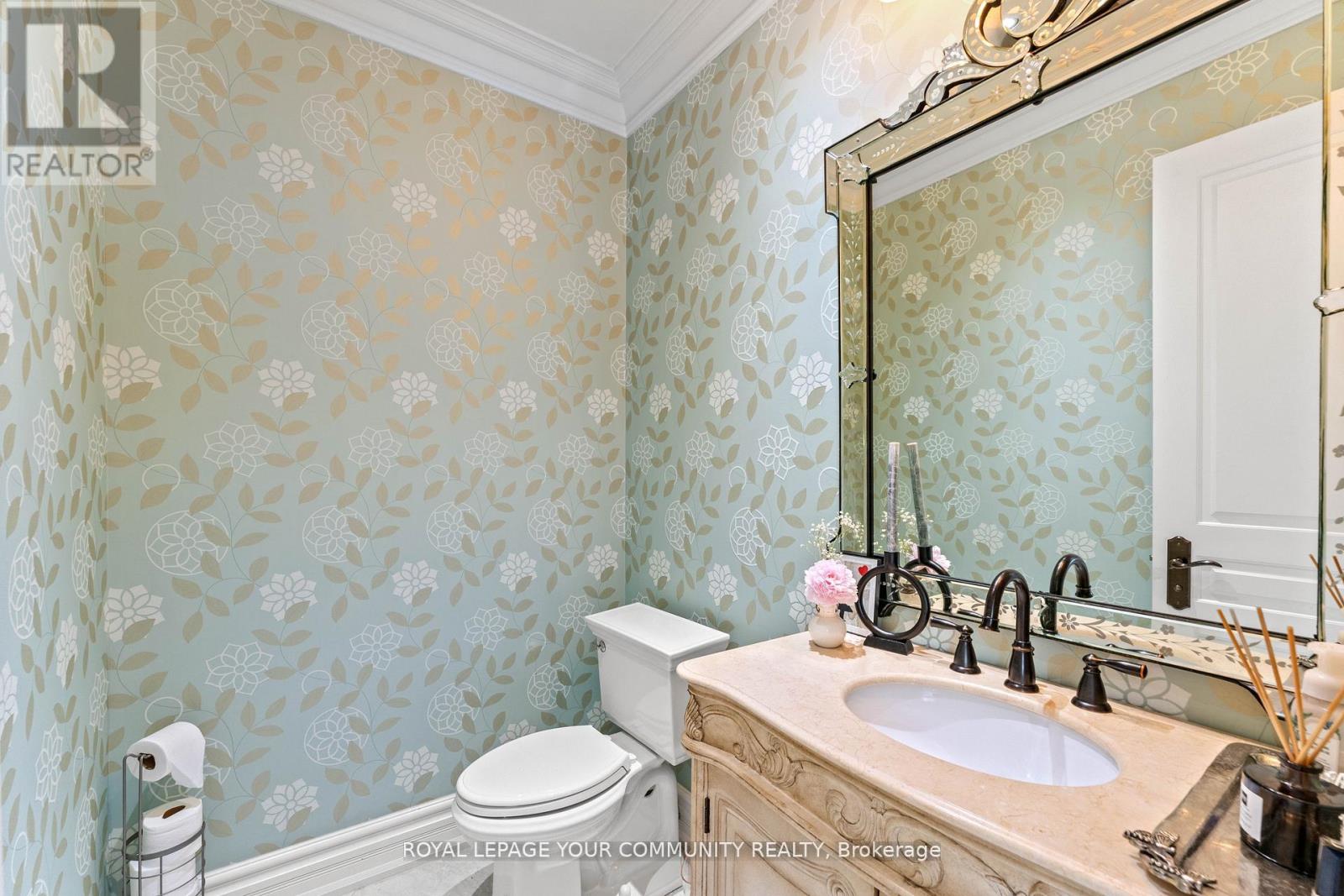 Photo 15 of 118 Forest Lane Drive, Vaughan ON