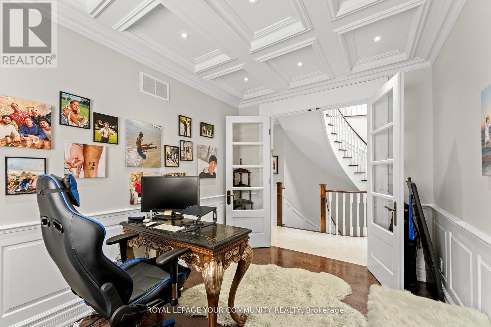Photo 16 of 118 Forest Lane Drive, Vaughan ON