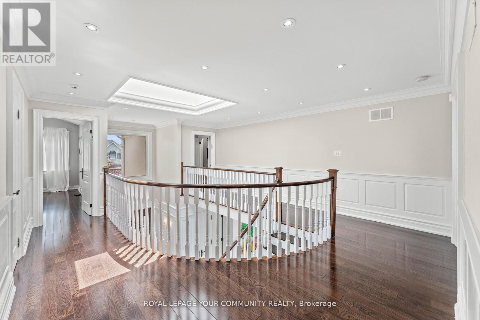 Photo 19 of 118 Forest Lane Drive, Vaughan ON