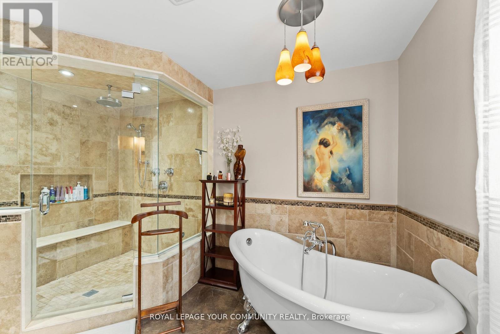 Photo 25 of 118 Forest Lane Drive, Vaughan ON