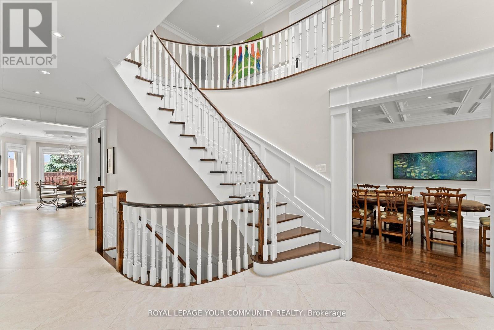 Photo 3 of 118 Forest Lane Drive, Vaughan ON