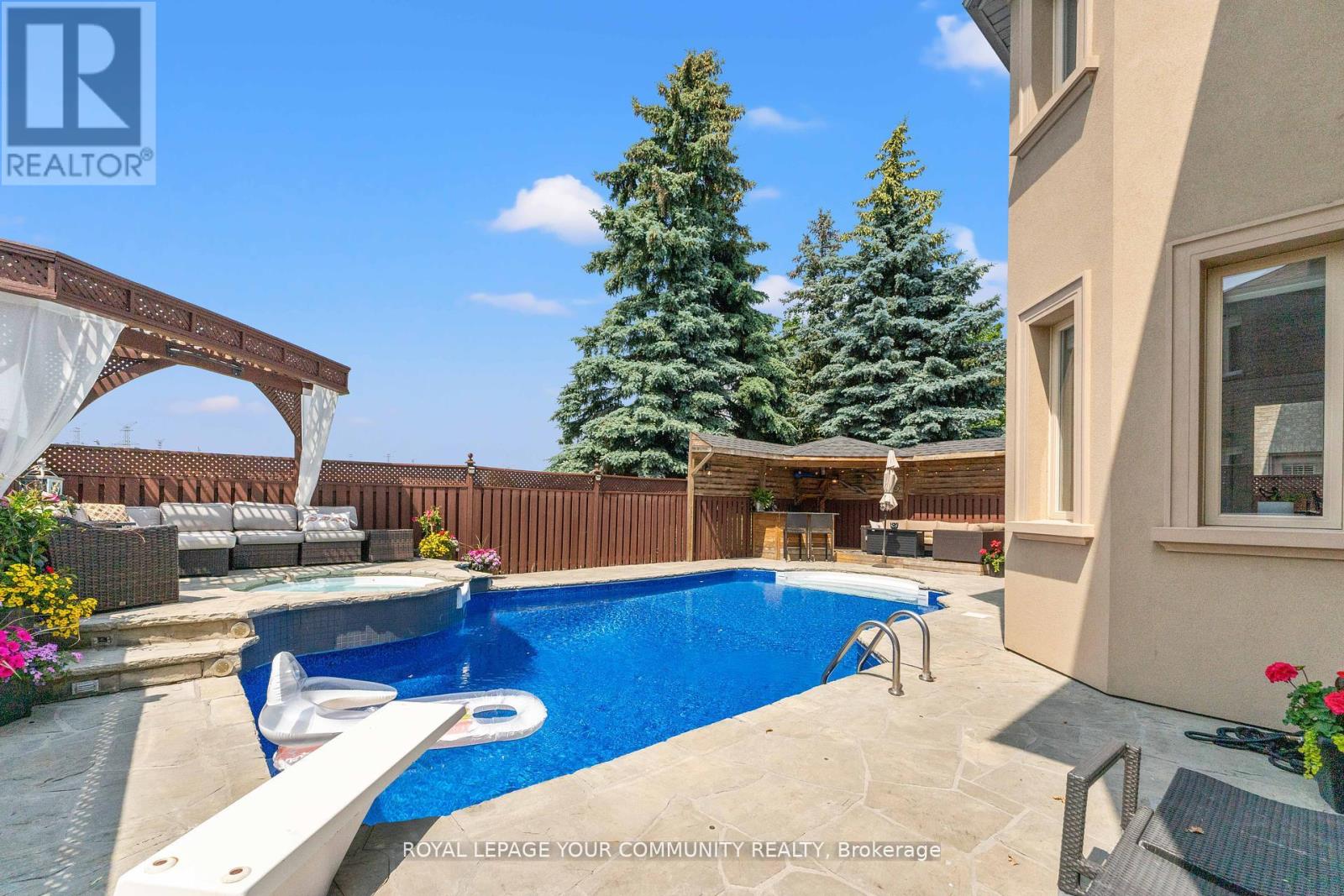 Photo 38 of 118 Forest Lane Drive, Vaughan ON
