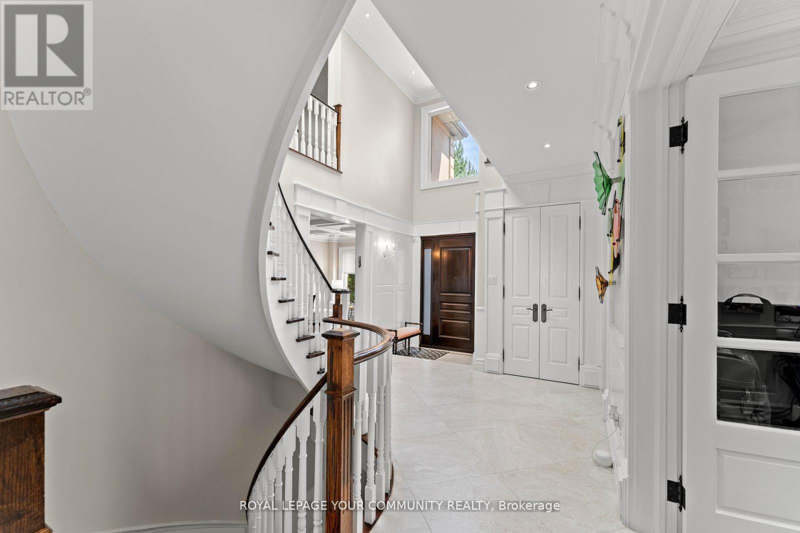 Photo 4 of 118 Forest Lane Drive, Vaughan ON