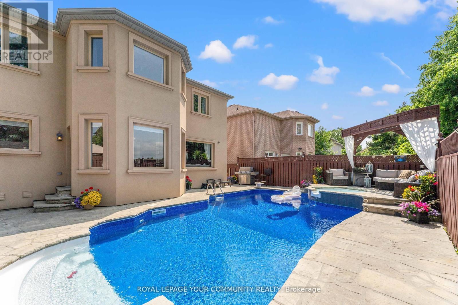 Photo 40 of 118 Forest Lane Drive, Vaughan ON