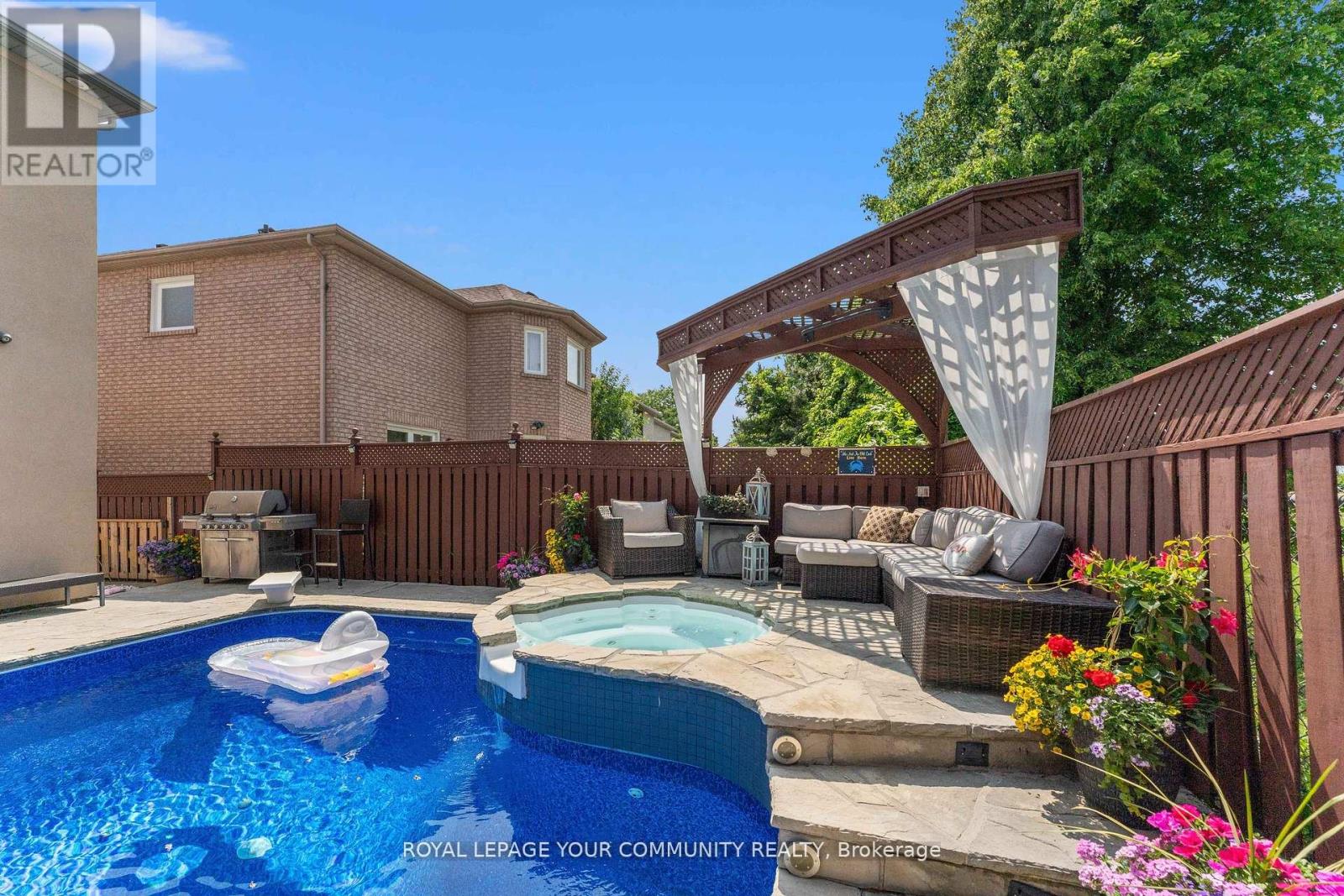 Photo 41 of 118 Forest Lane Drive, Vaughan ON