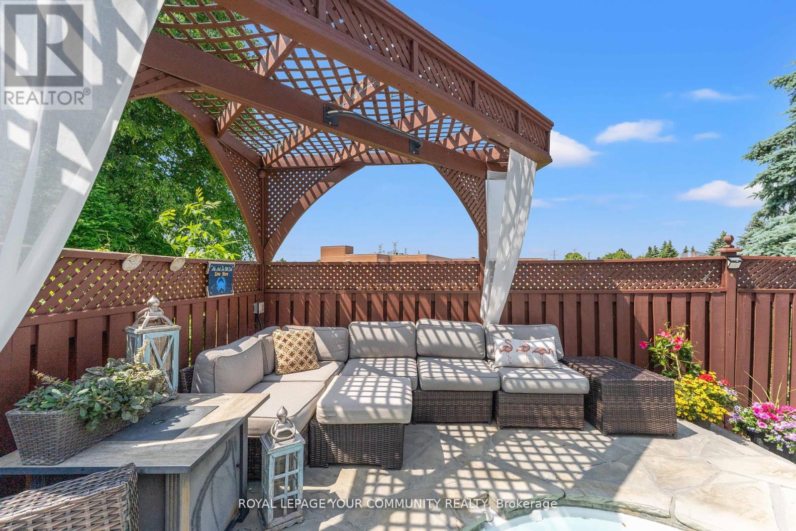 Photo 42 of 118 Forest Lane Drive, Vaughan ON