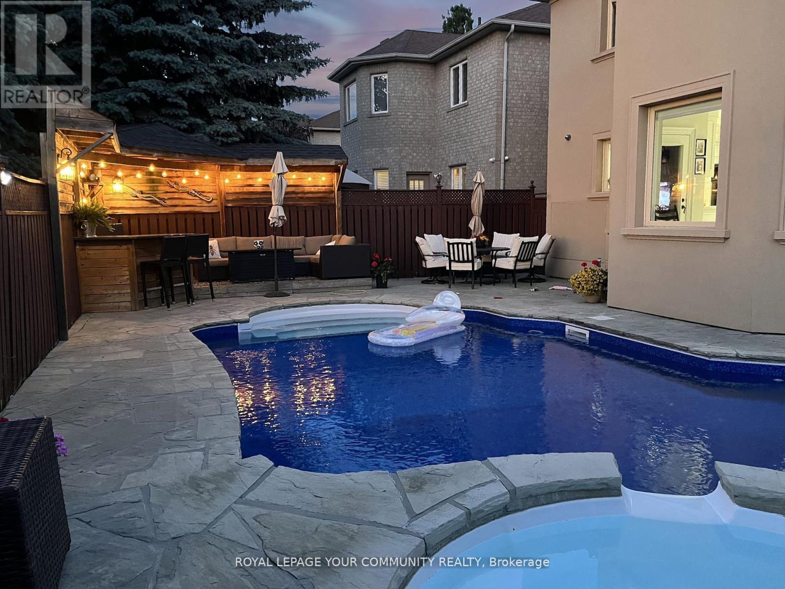 Photo 45 of 118 Forest Lane Drive, Vaughan ON