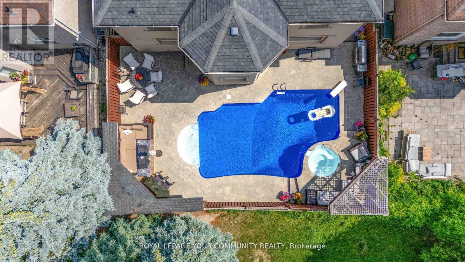 Photo 46 of 118 Forest Lane Drive, Vaughan ON