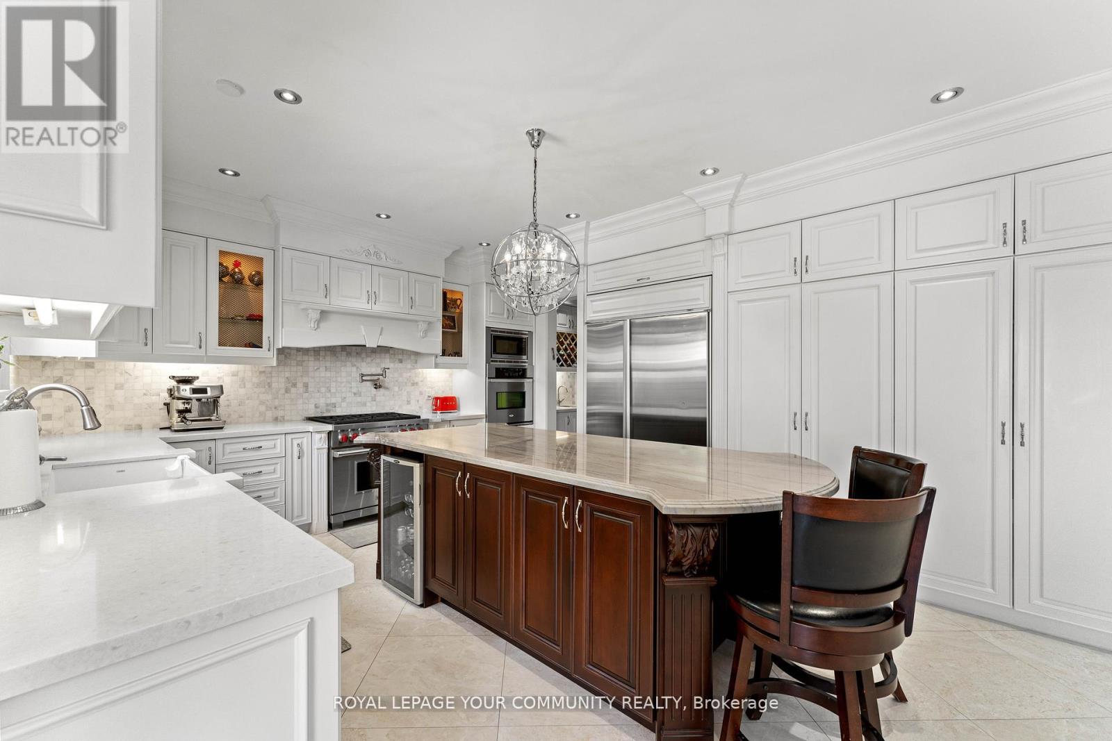 Photo 7 of 118 Forest Lane Drive, Vaughan ON