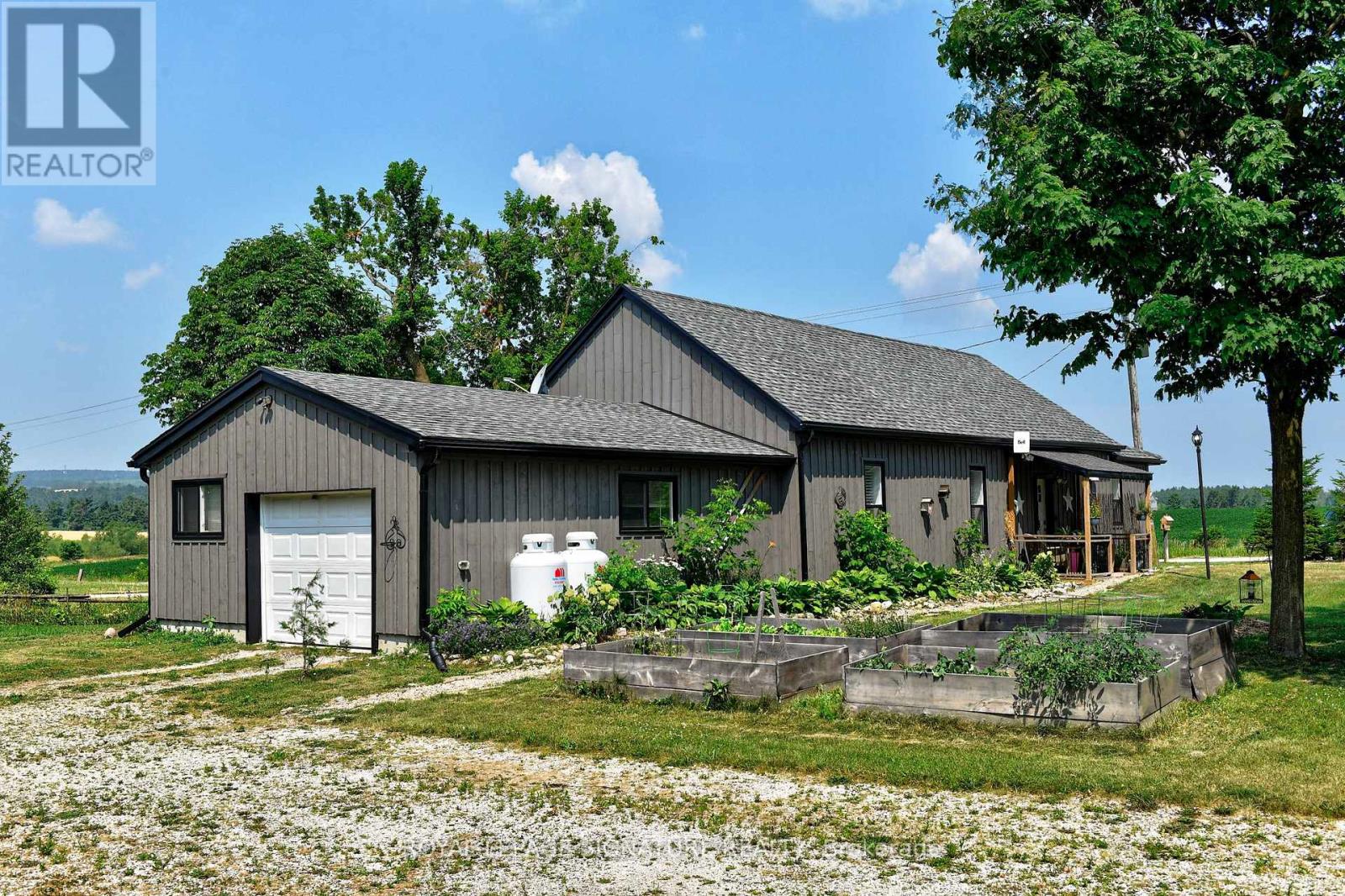Photo 4 of 7747 15 16 Side Road, Clearview ON