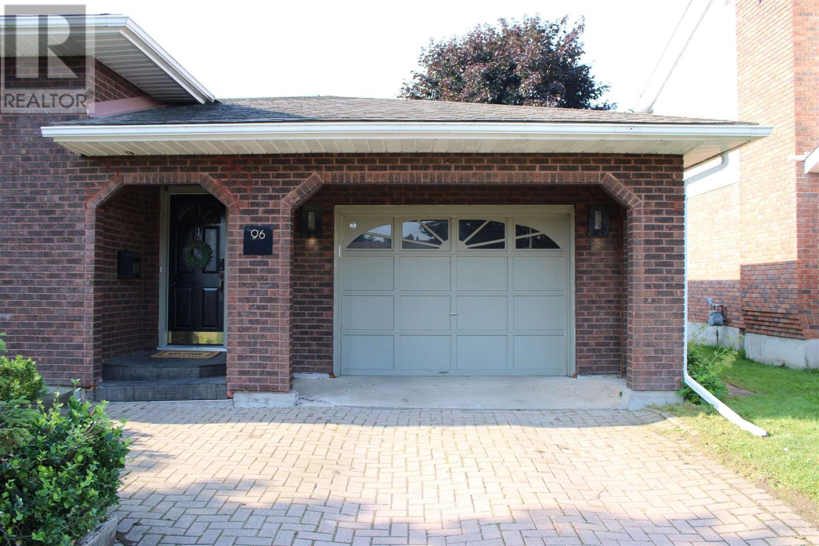 Photo 3 of 96 Golf Range Cres, Sault Ste Marie ON