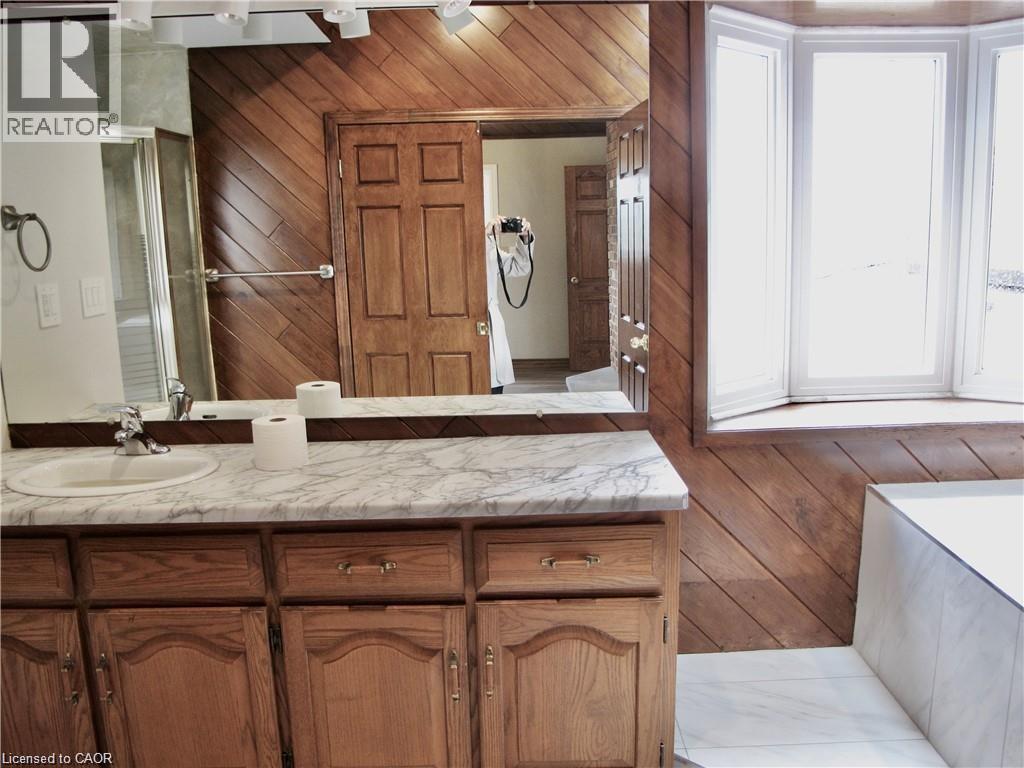 Photo 17 of 580 3rd Road E, Hamilton ON